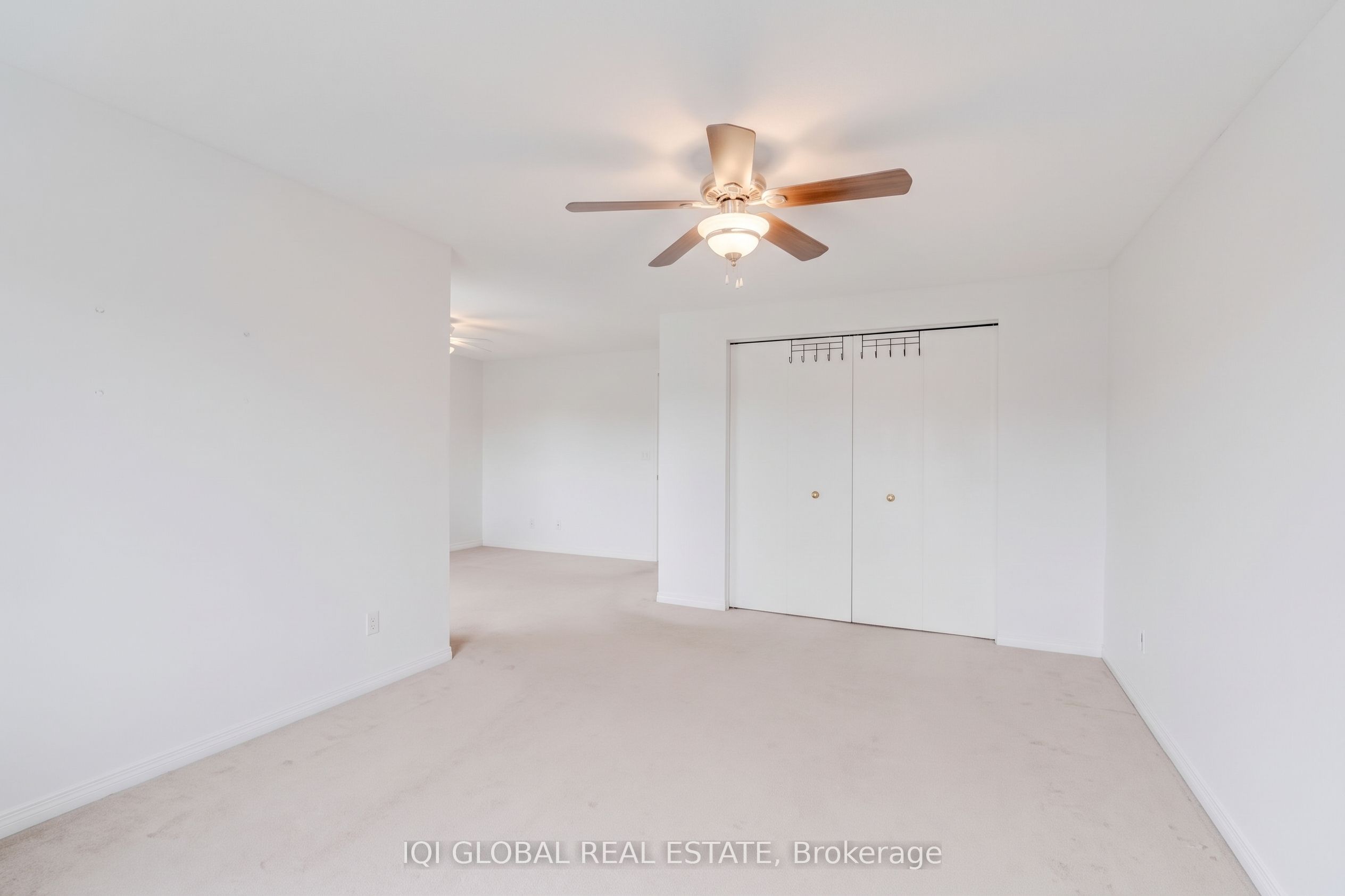 94 N Foxglove Crescent N Property Photo 24
