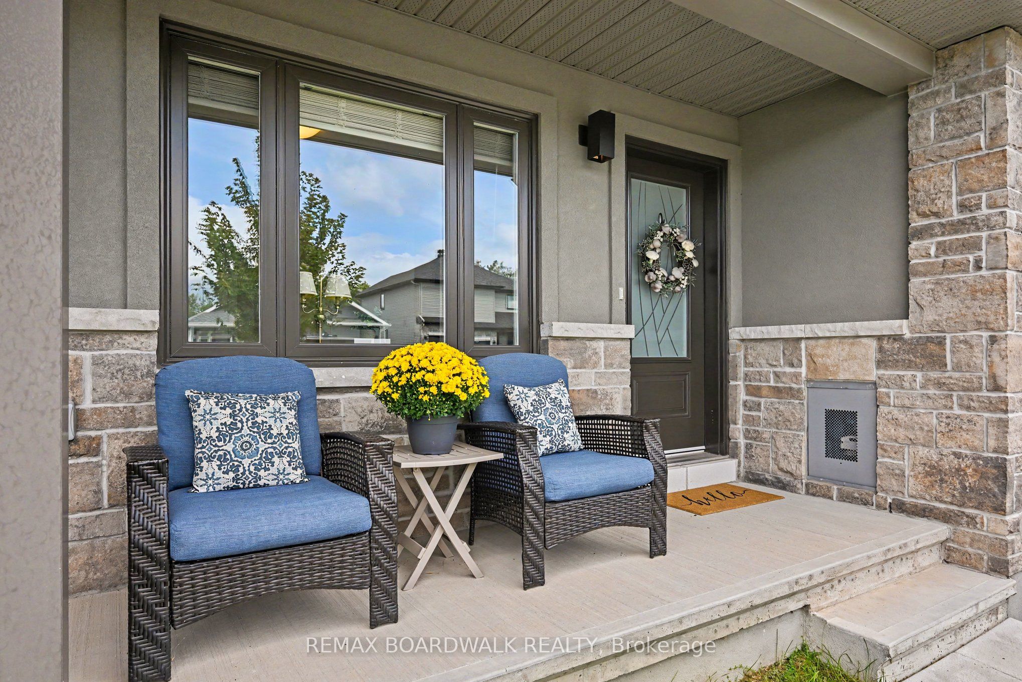 100 Seabert Drive Property Photo 2