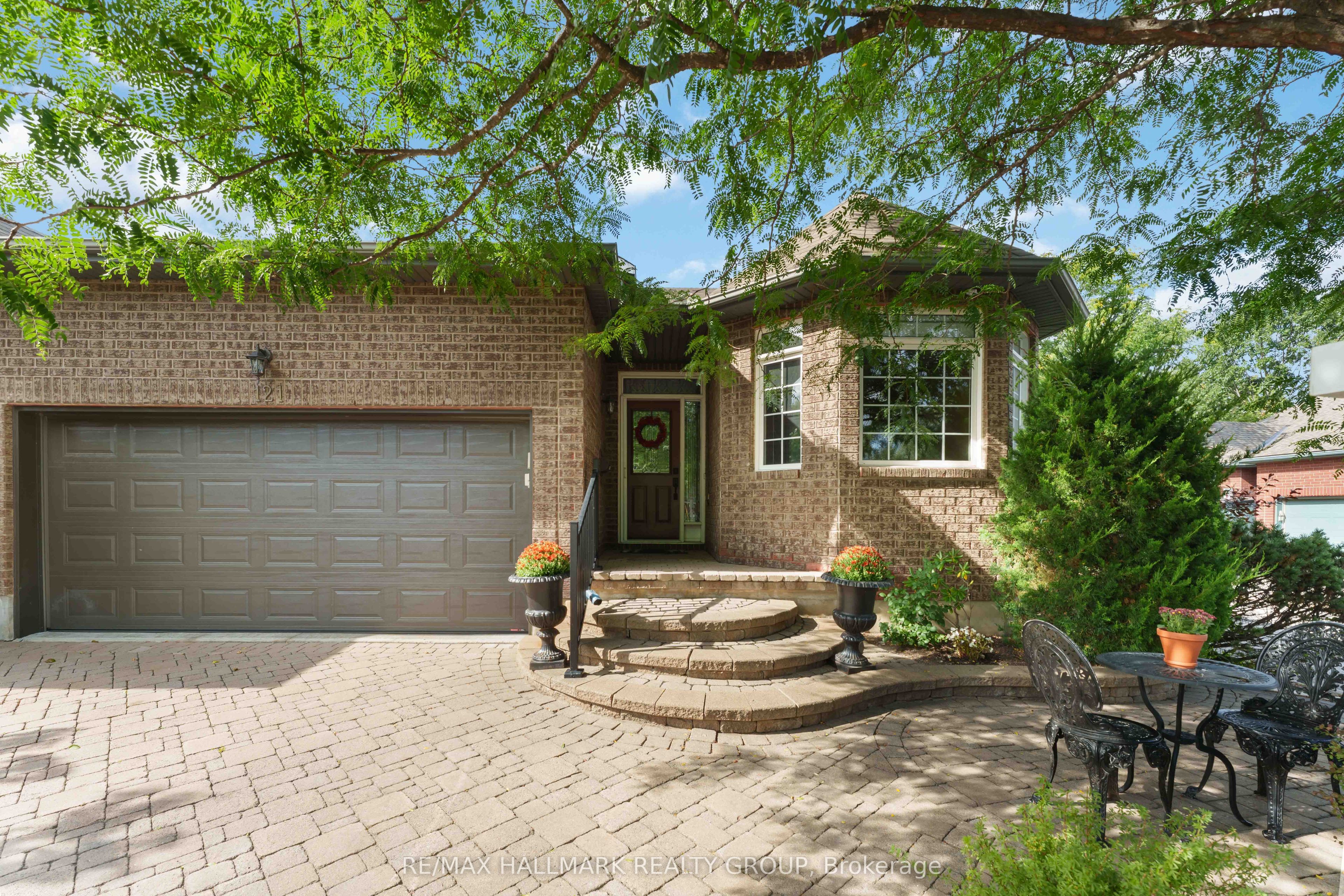 121 Bartlett Private