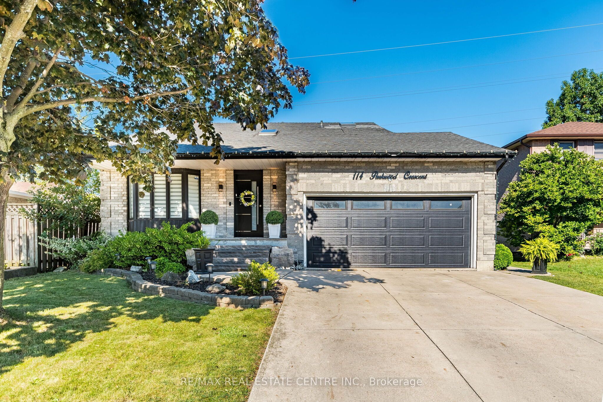 114 Parkwood Crescent Property Photo 2