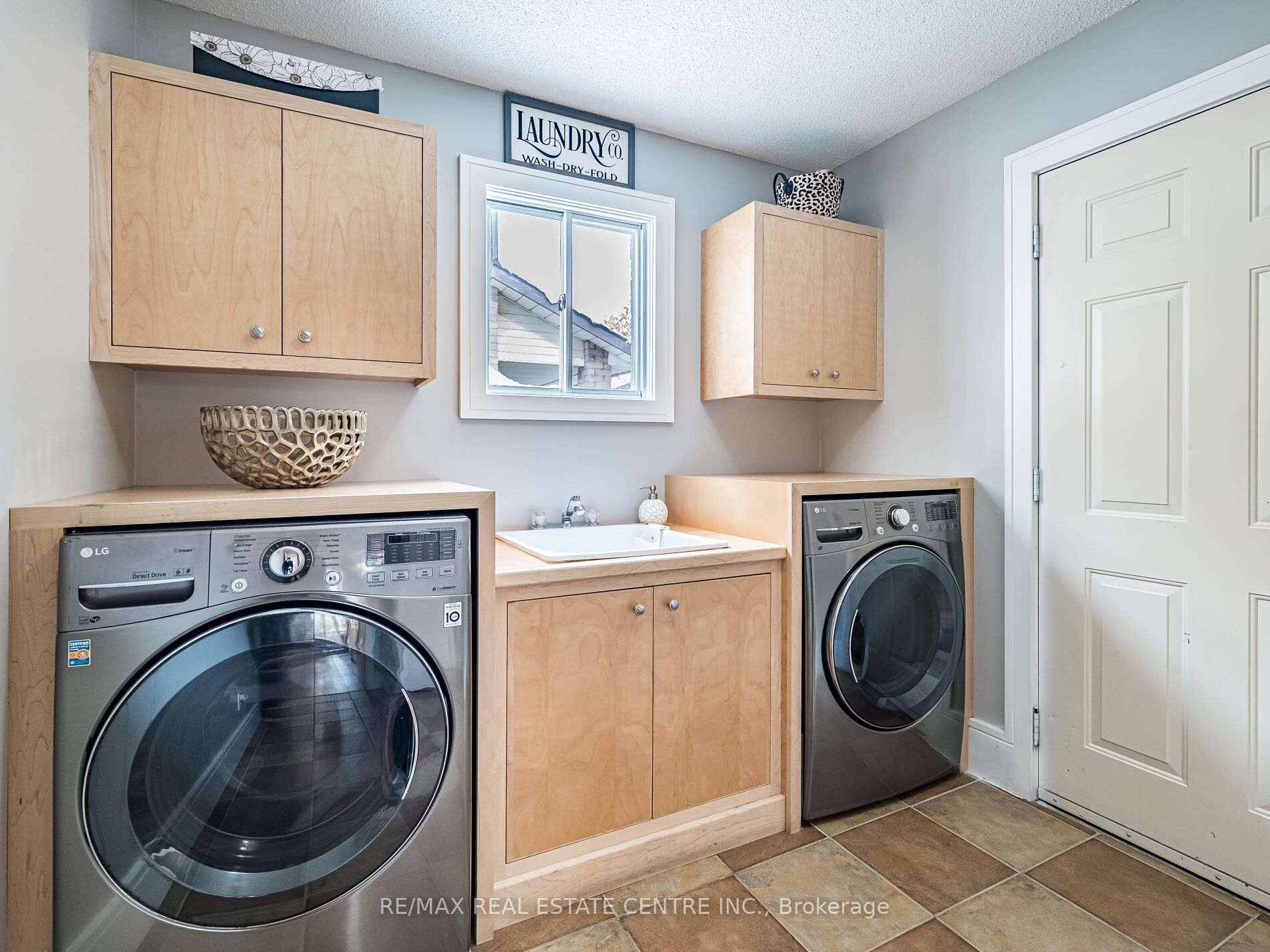 114 Parkwood Crescent Property Photo 24