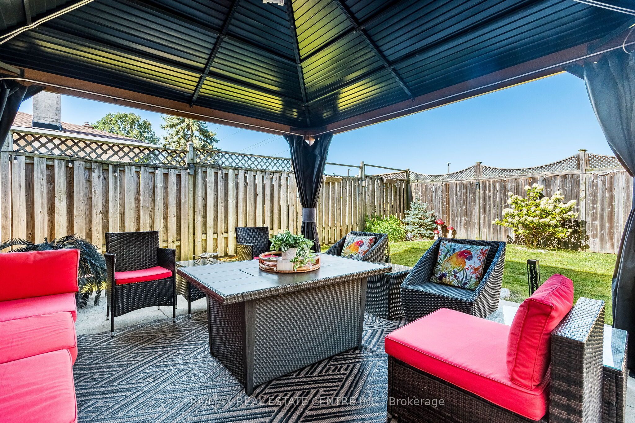 114 Parkwood Crescent Property Photo 45