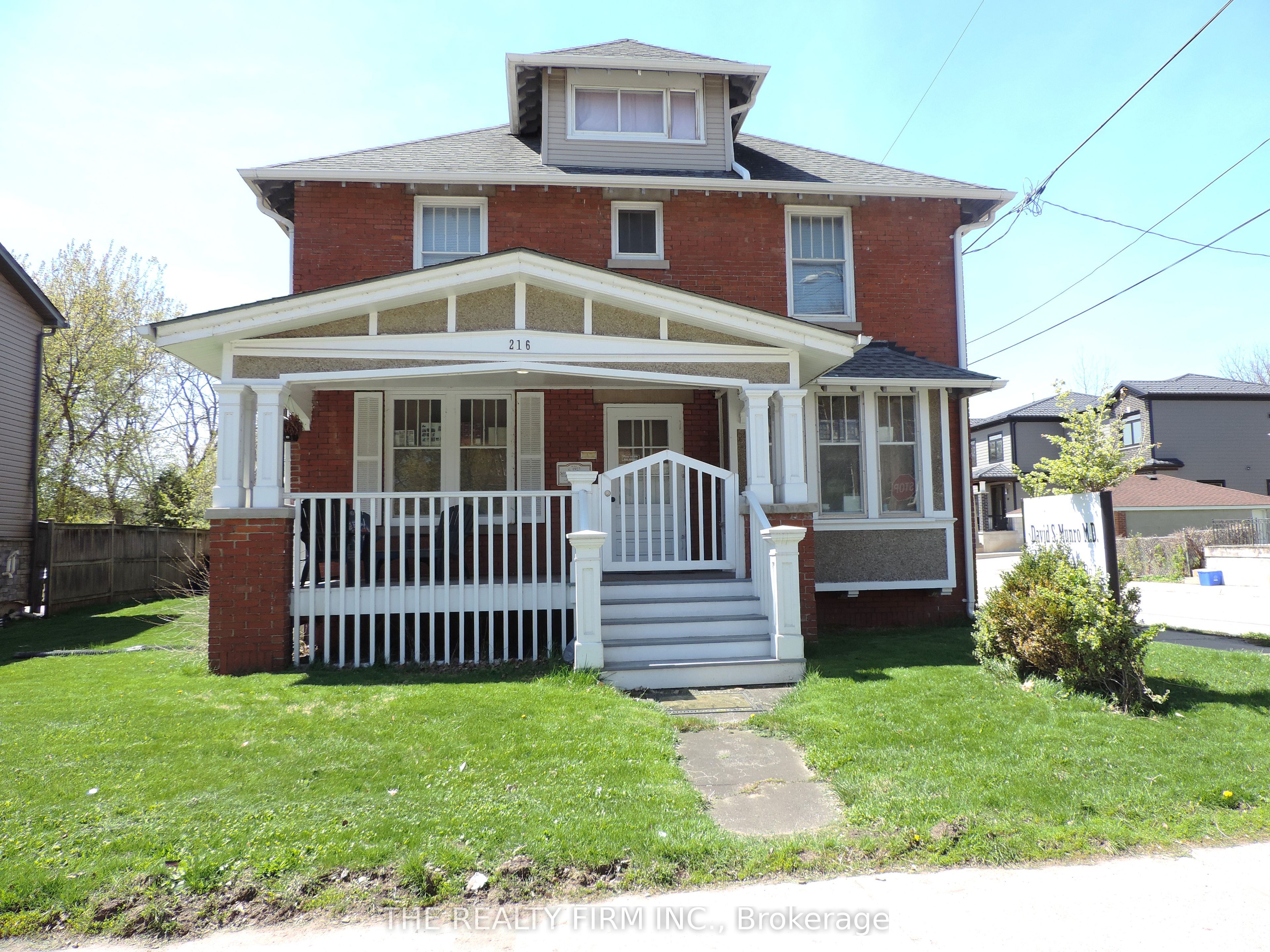 216 Wharncliffe Road N Property Photo 2
