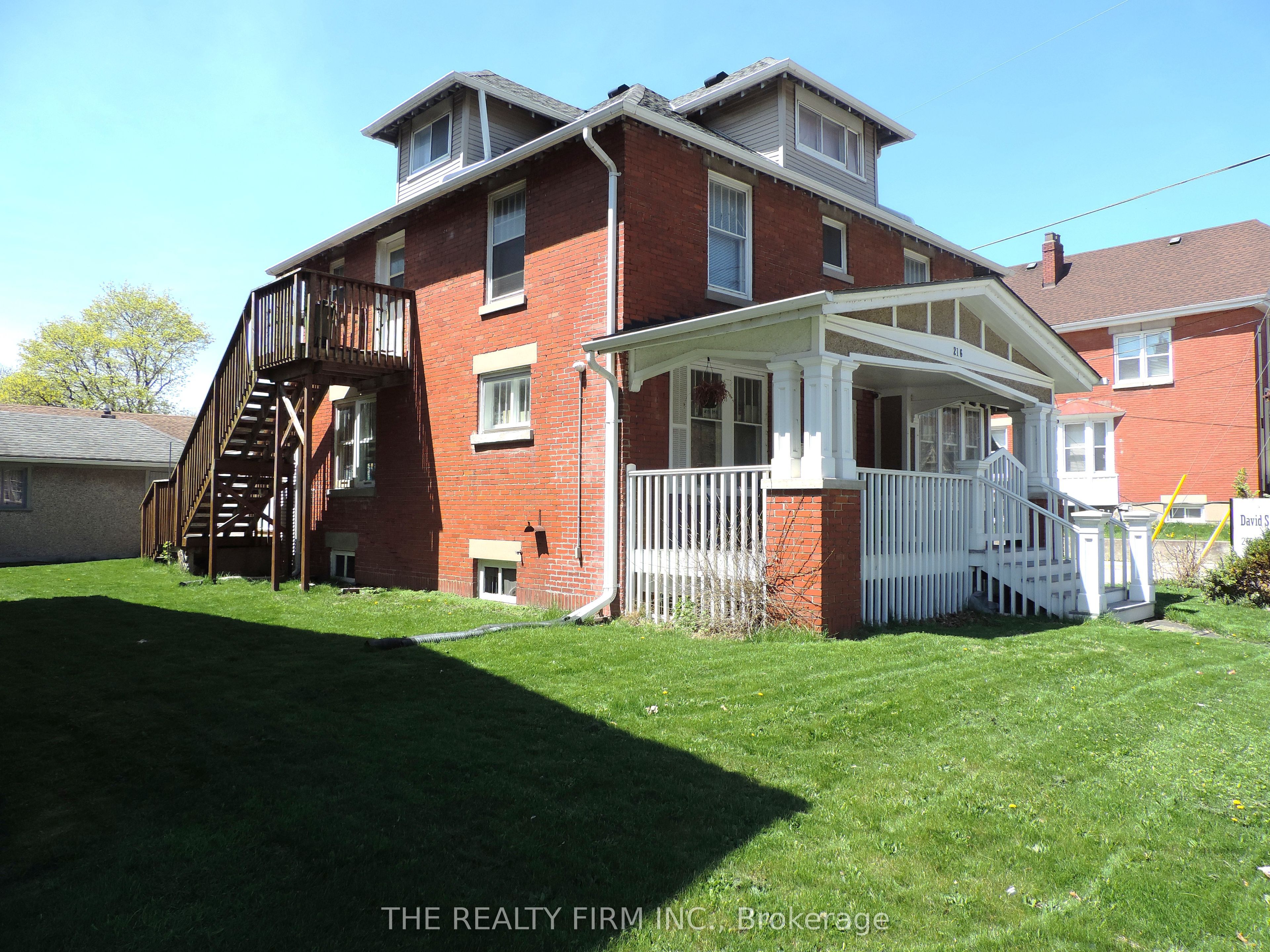 216 Wharncliffe Road N Property Photo 3