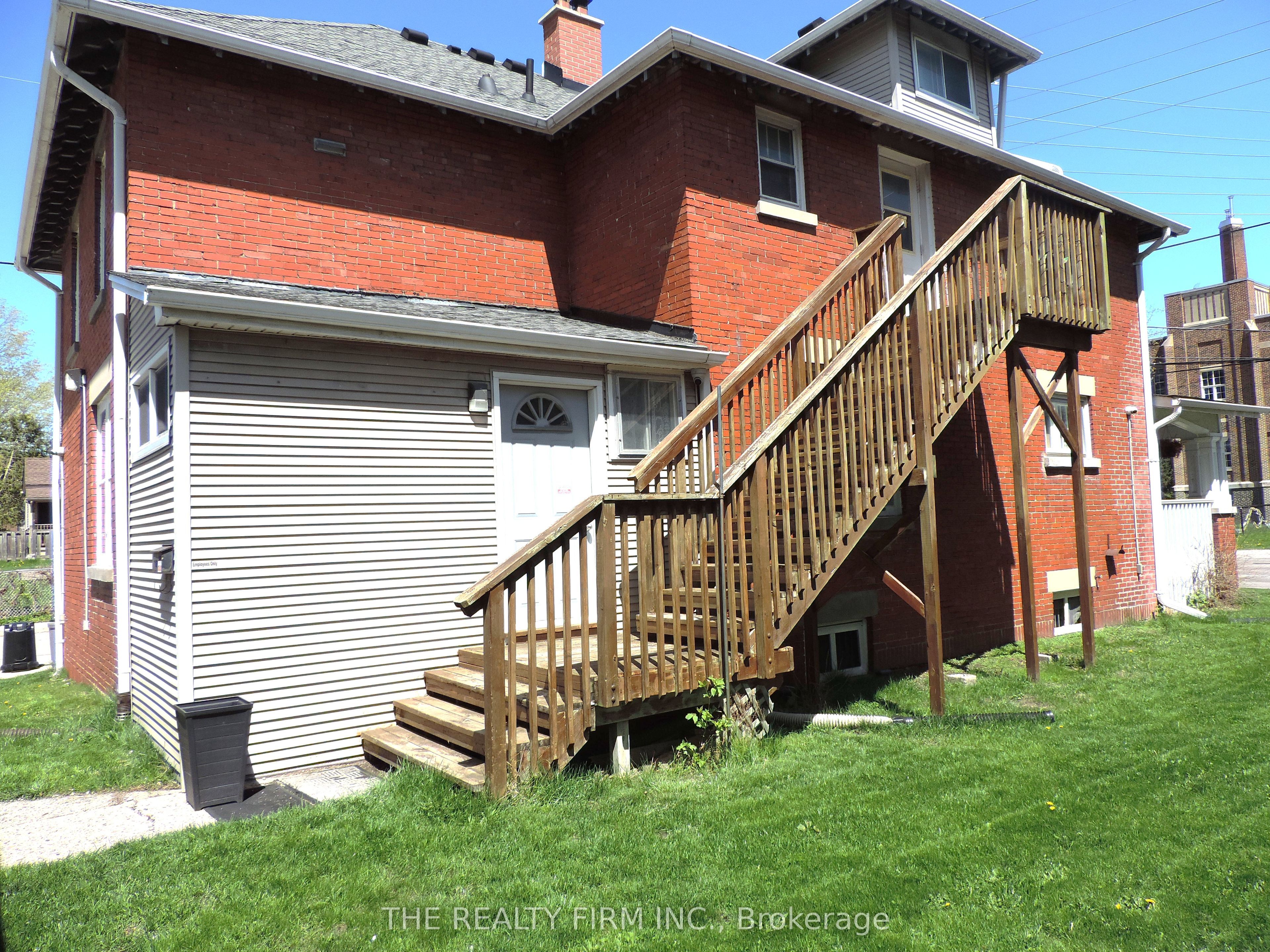 216 Wharncliffe Road N Property Photo 4