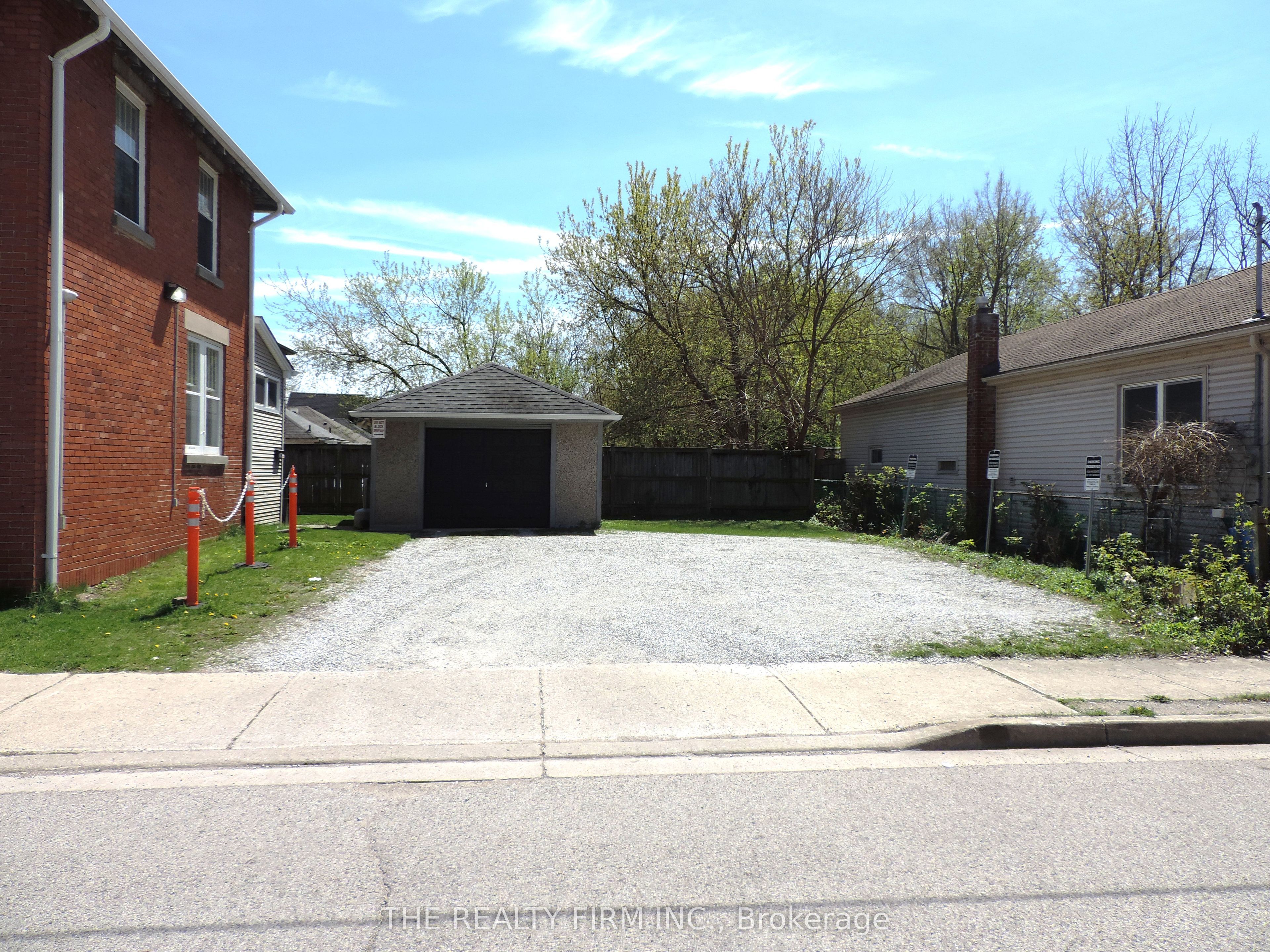 216 Wharncliffe Road N Property Photo 10