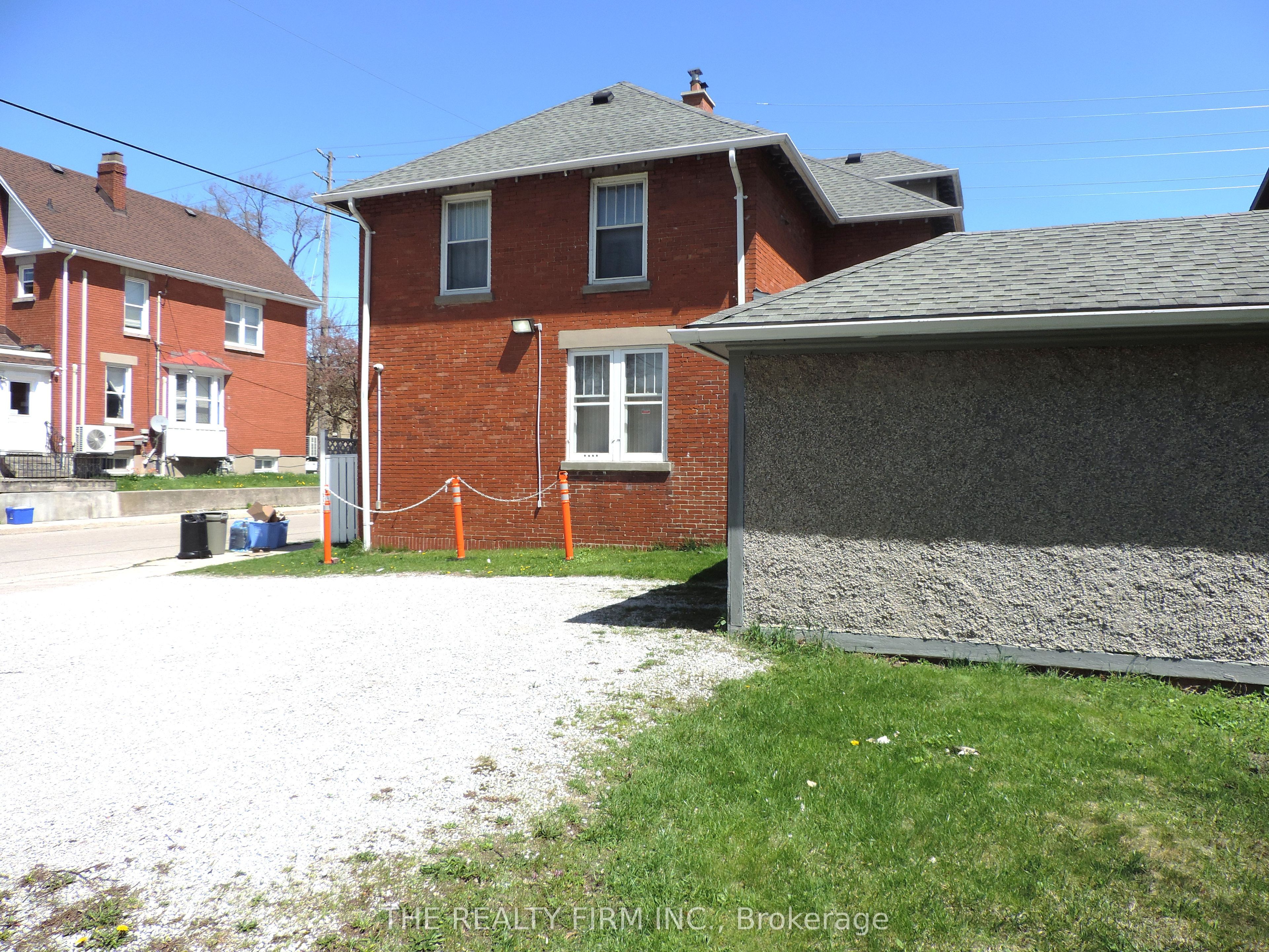 216 Wharncliffe Road N Property Photo 11