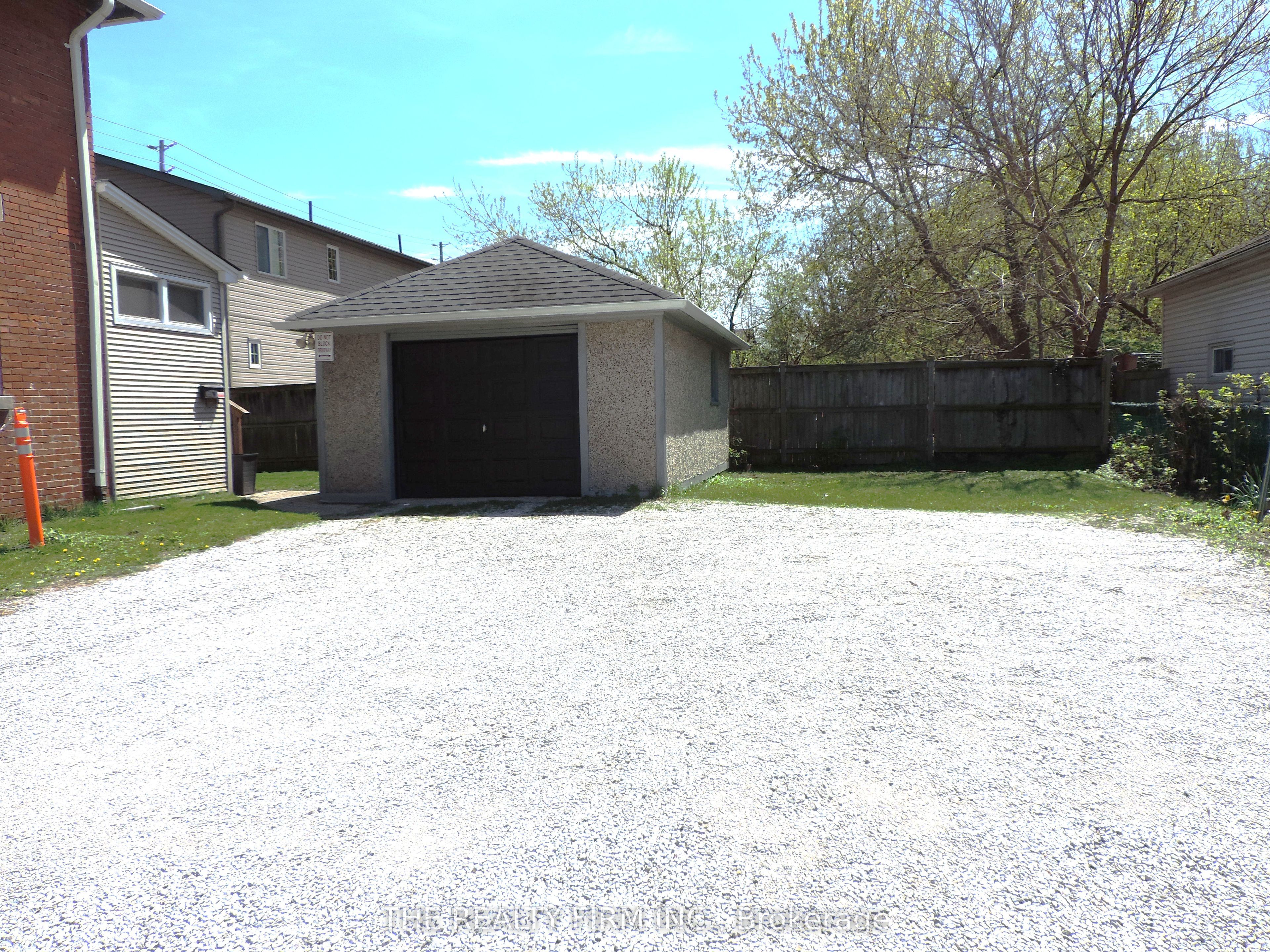 216 Wharncliffe Road N Property Photo 12