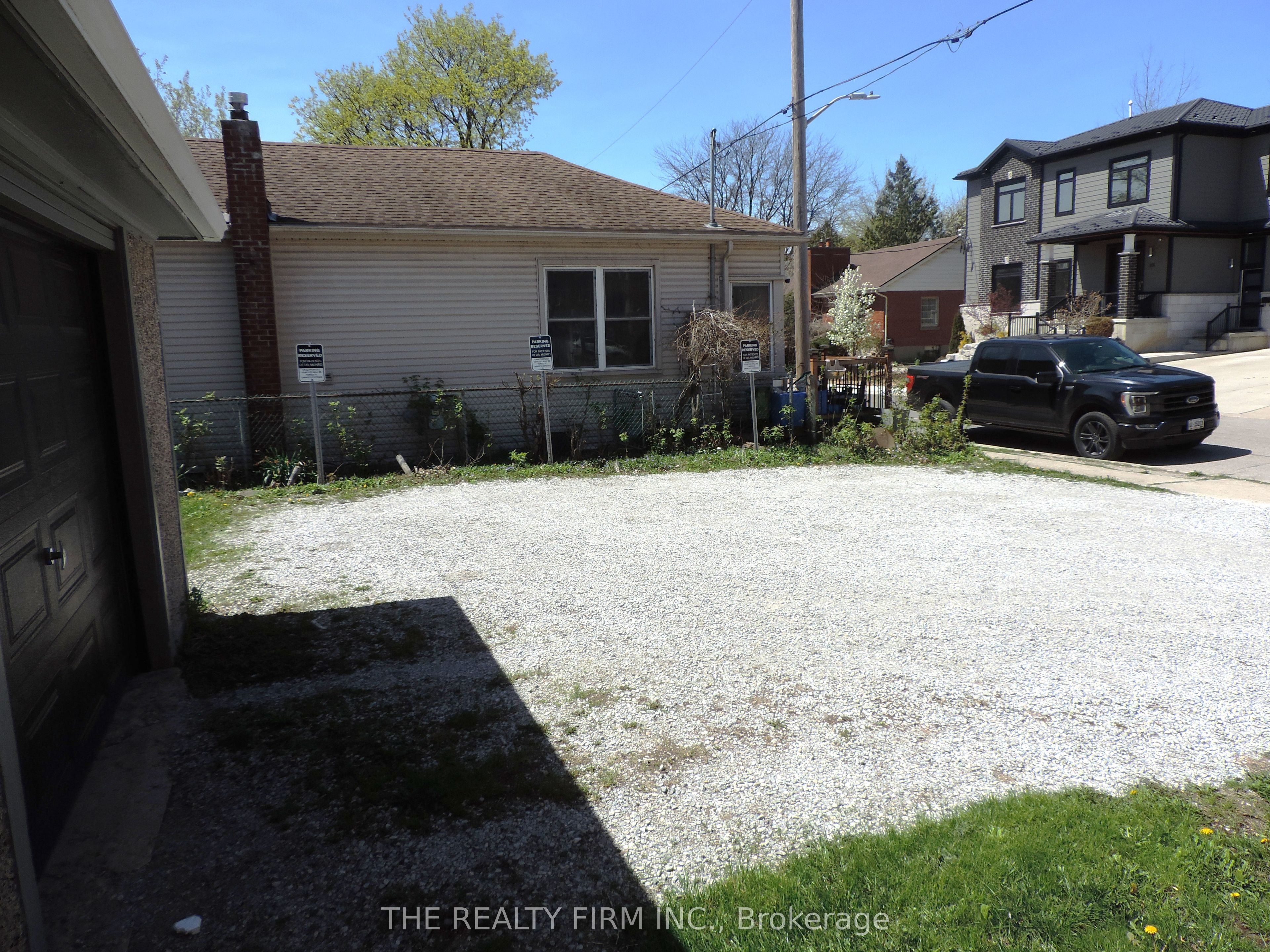 216 Wharncliffe Road N Property Photo 14