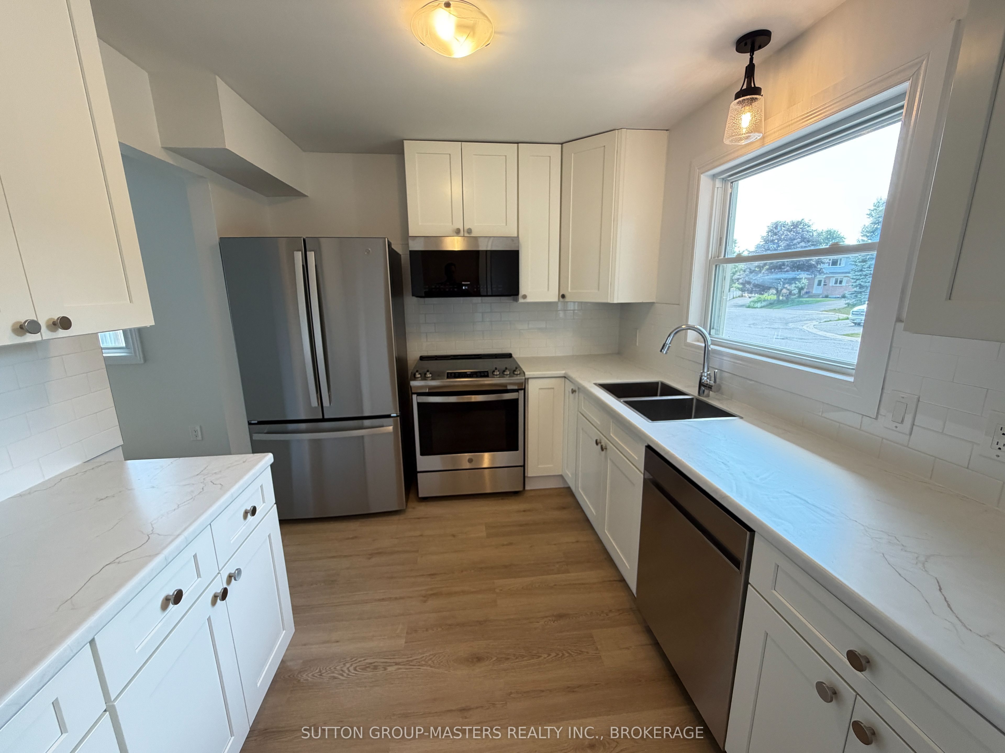 1124 Bittersweet Place Property Photo 2