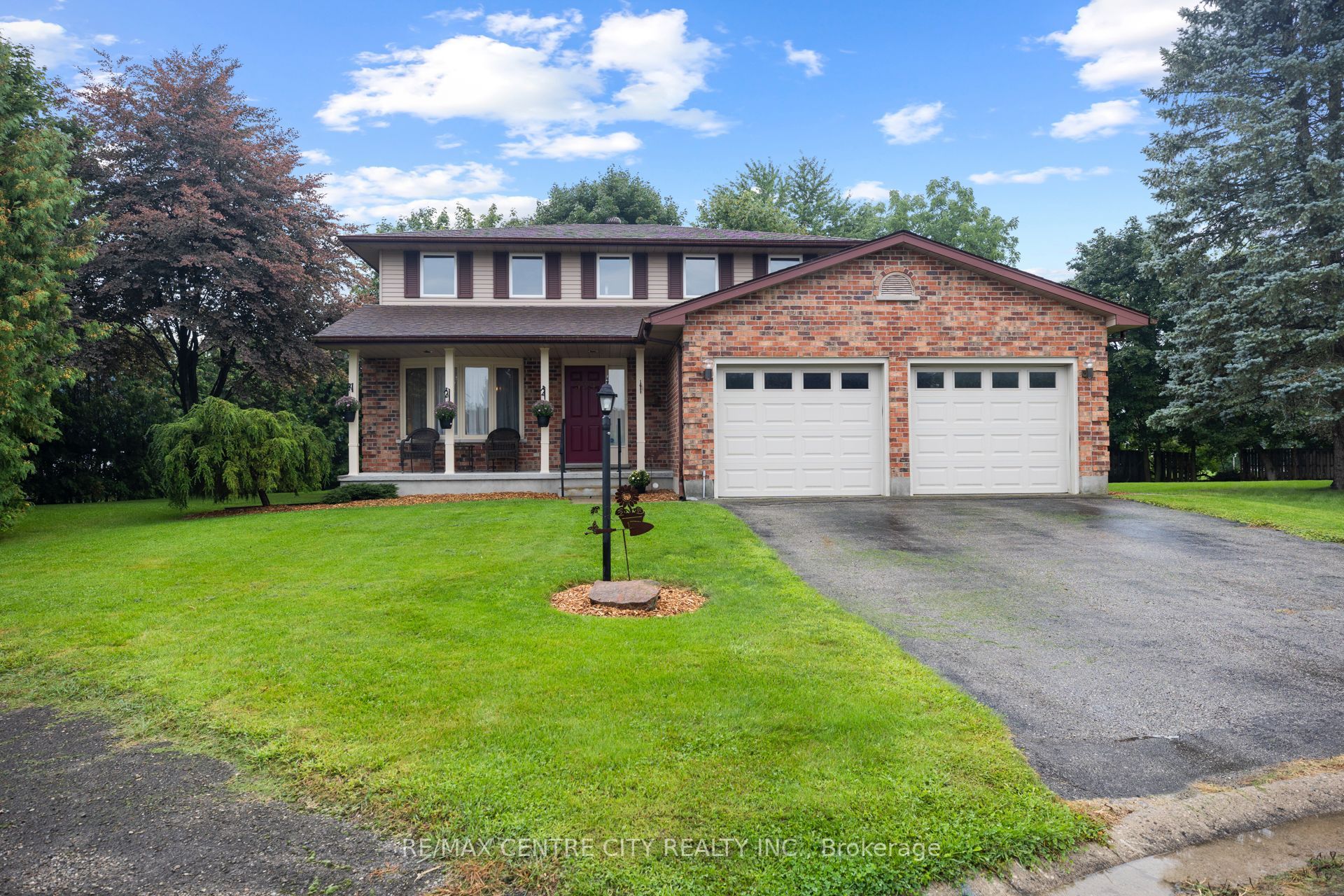334 Canterbury Place Property Photo 1