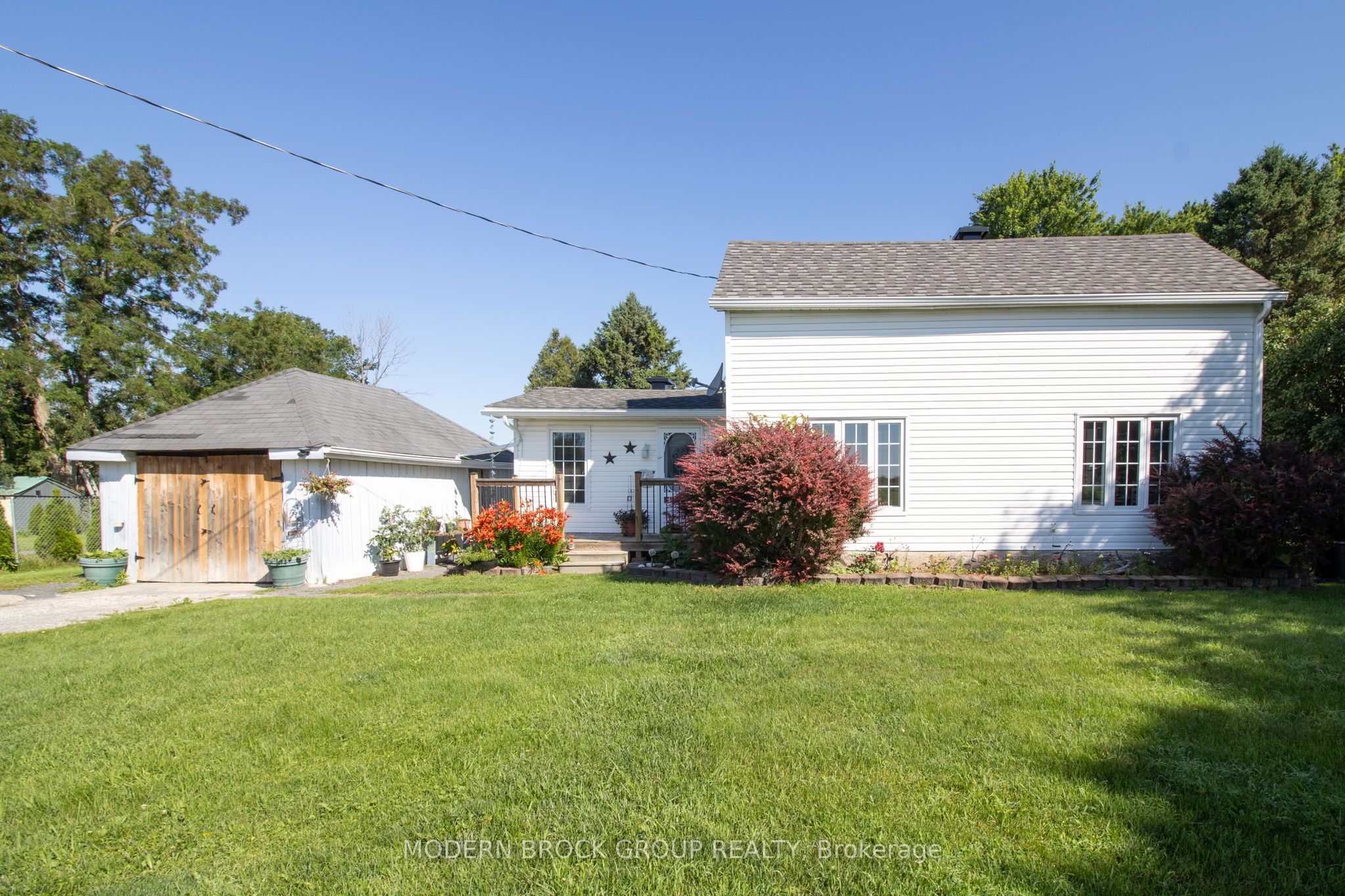 10785 Stampville Road E Property Photo 1