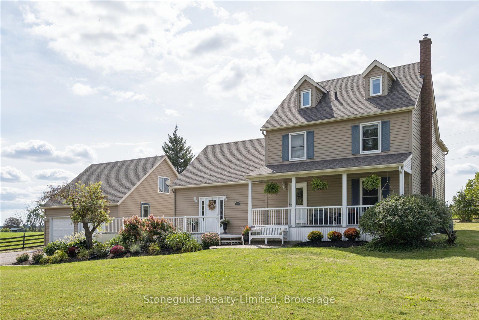 1611 Parkhill Road W Property Photo 1