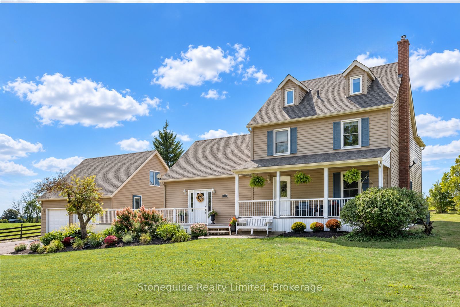 1611 Parkhill Road W Property Photo 1