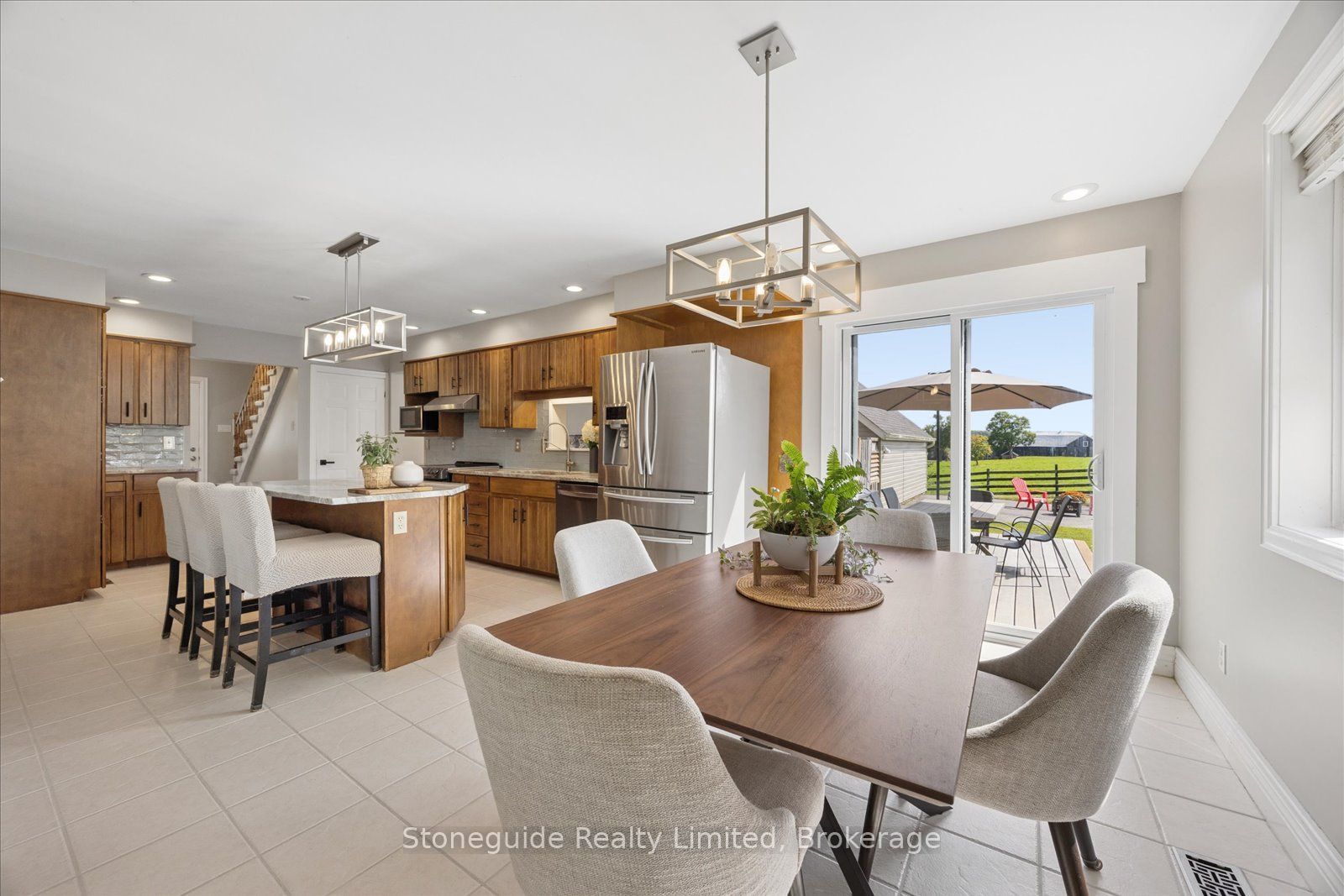 1611 Parkhill Road W Property Photo 7
