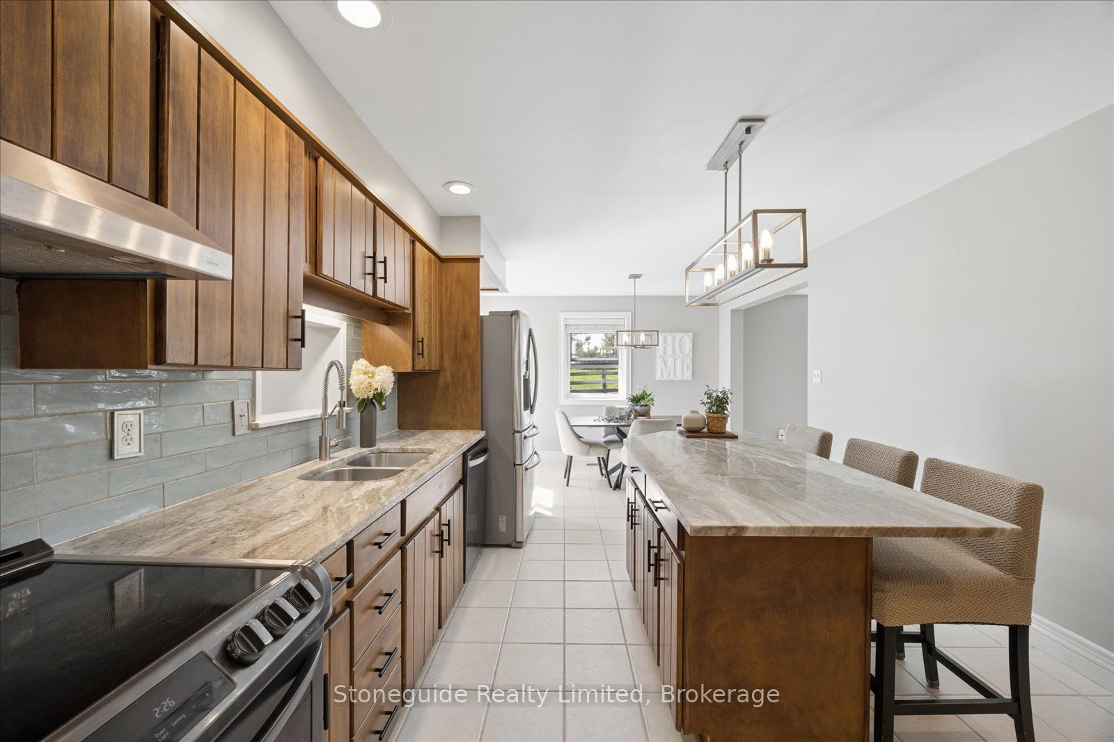 1611 Parkhill Road W Property Photo 9