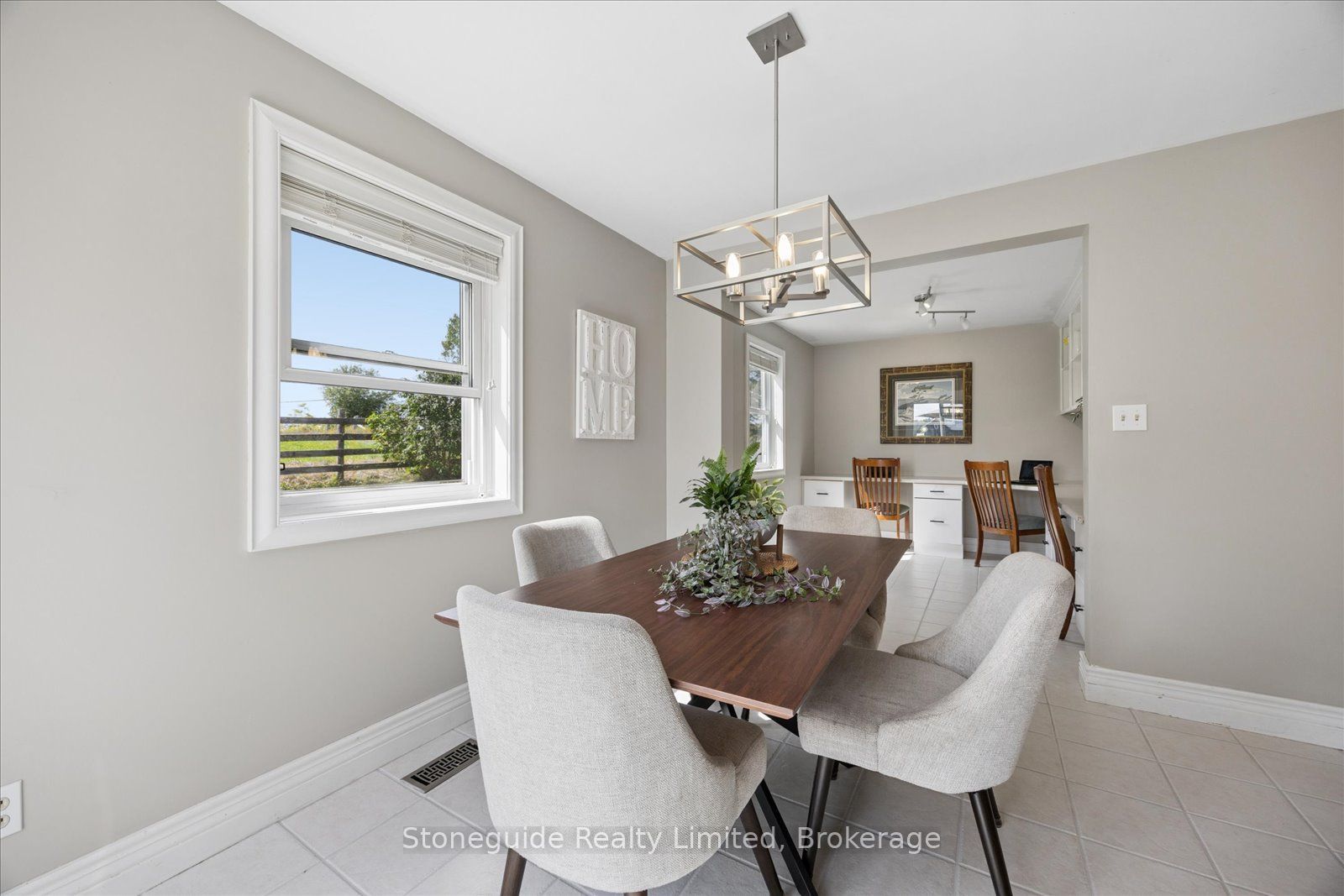 1611 Parkhill Road W Property Photo 10