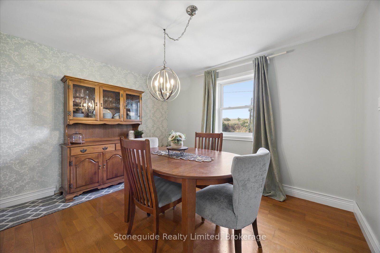 1611 Parkhill Road W Property Photo 12