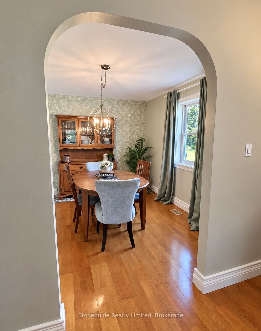 1611 Parkhill Road W Property Photo 13