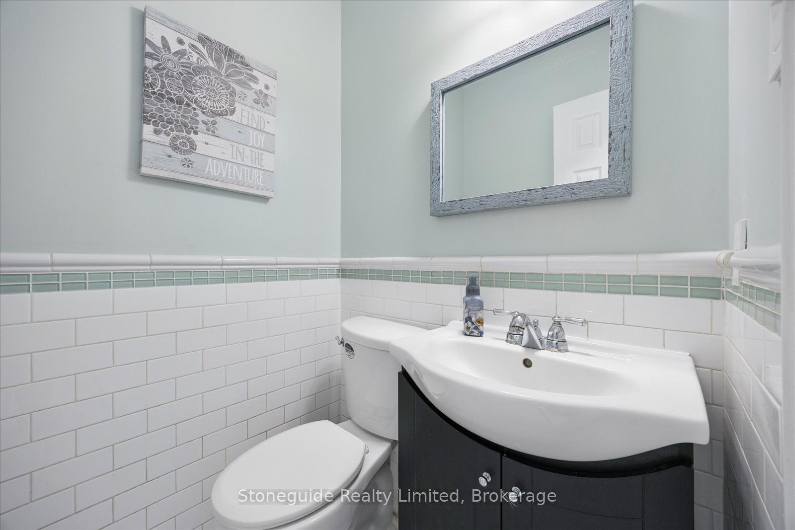 1611 Parkhill Road W Property Photo 16