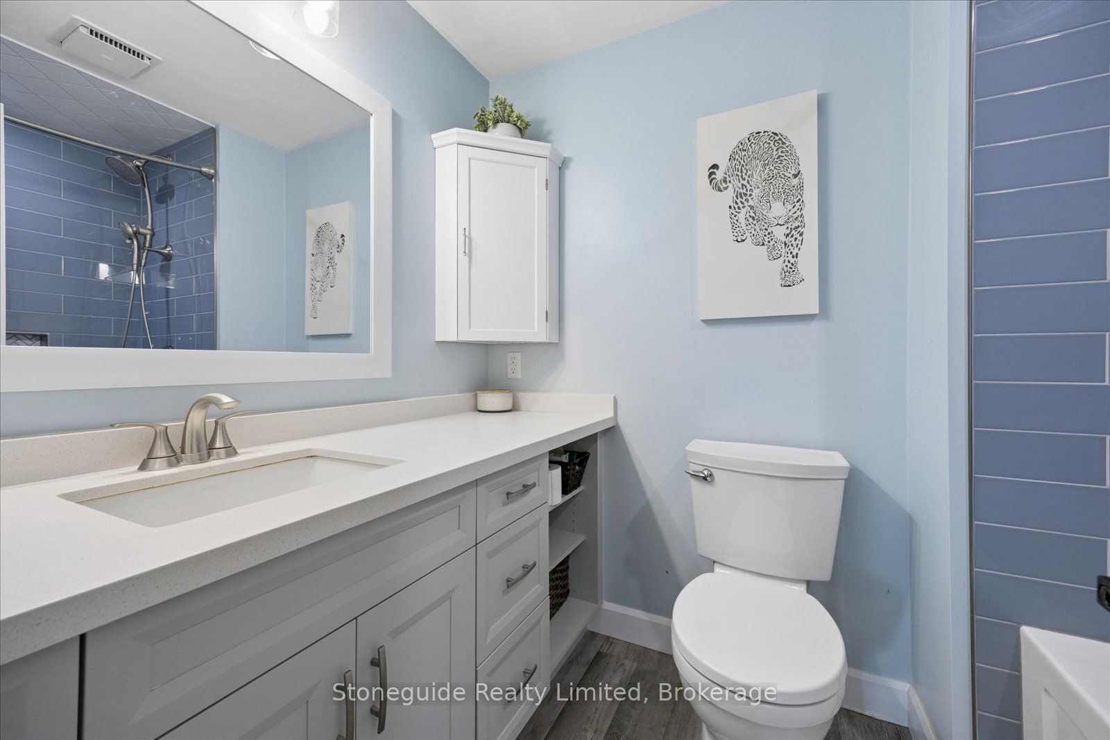 1611 Parkhill Road W Property Photo 21