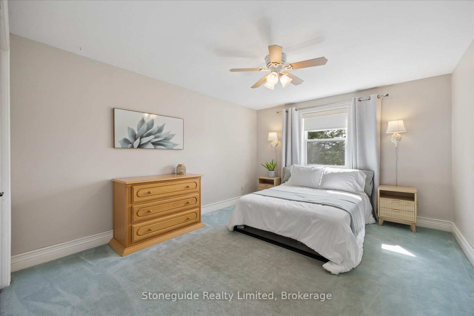 1611 Parkhill Road W Property Photo 23
