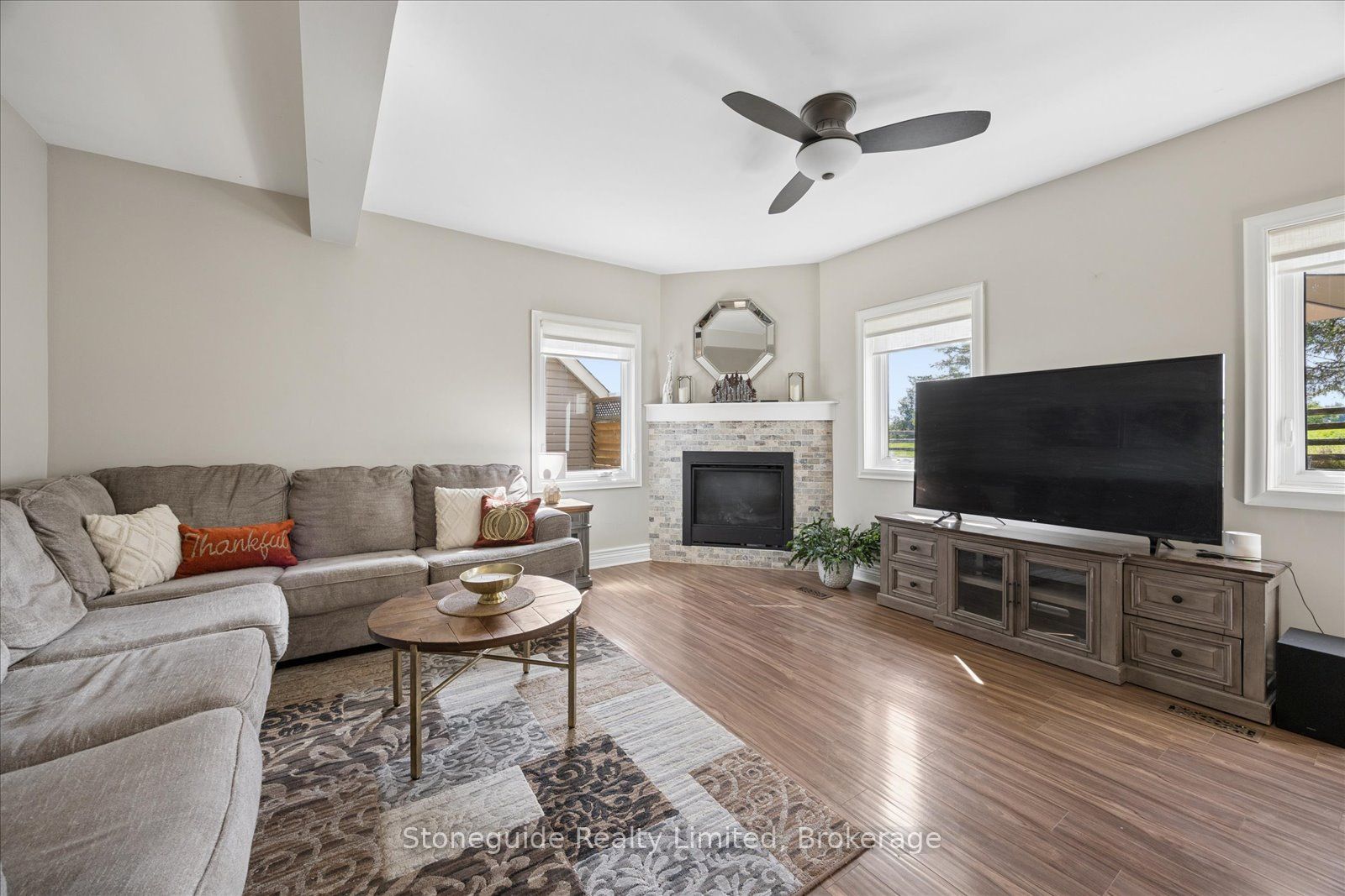 1611 Parkhill Road W Property Photo 31