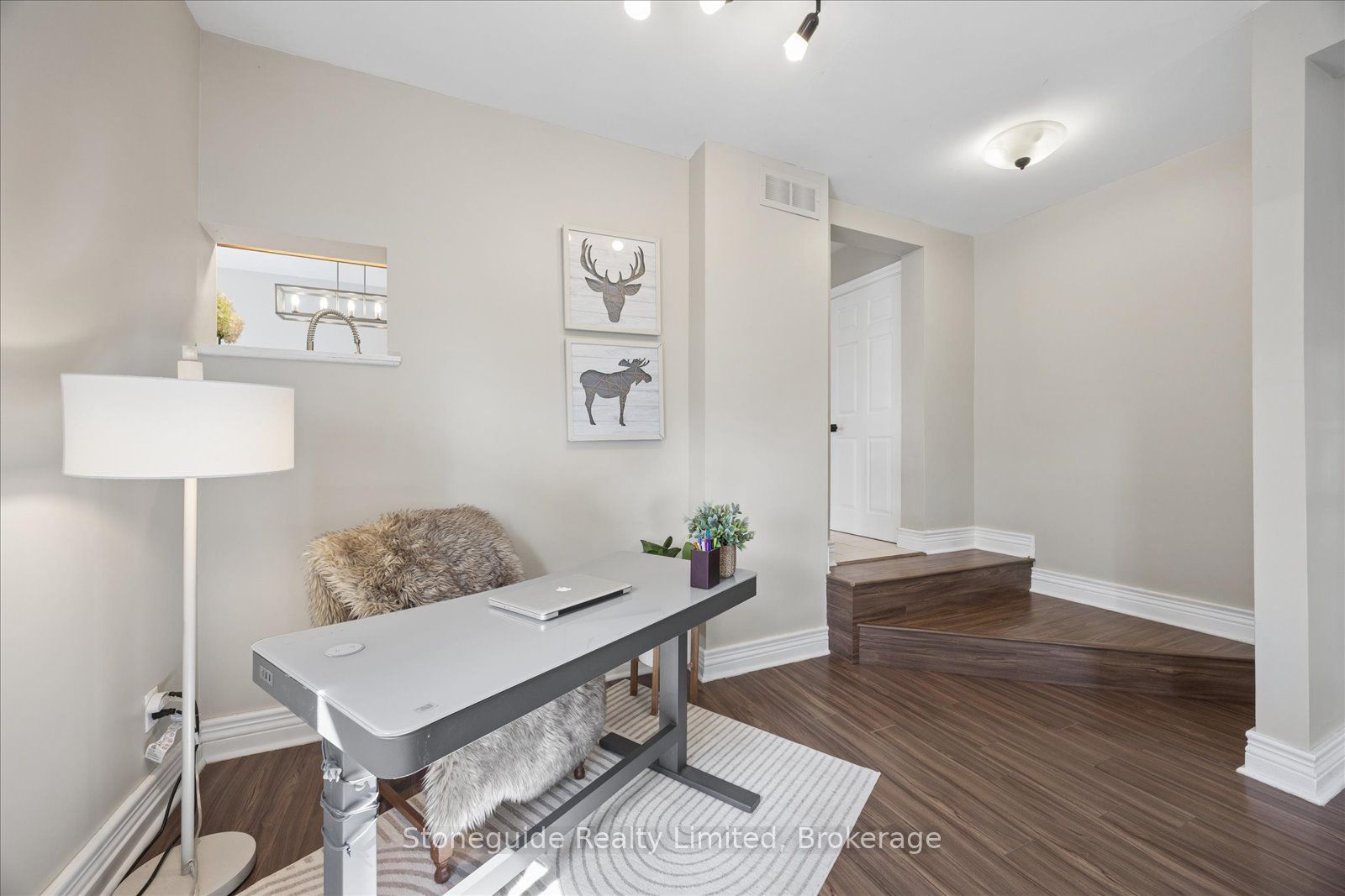 1611 Parkhill Road W Property Photo 32