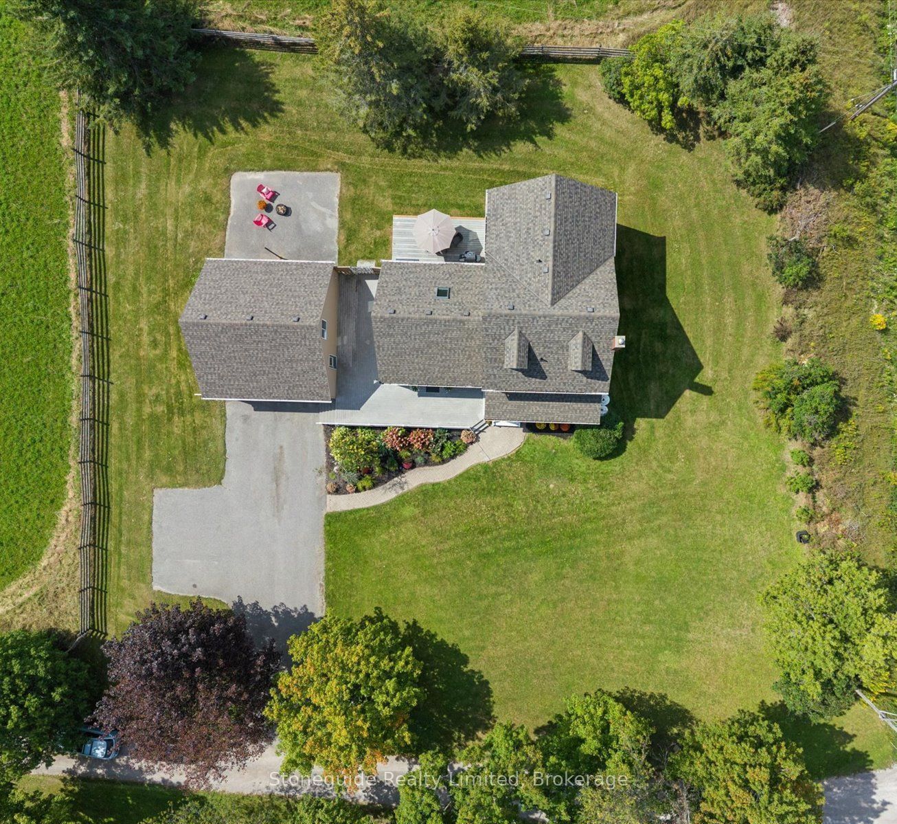 1611 Parkhill Road W Property Photo 40