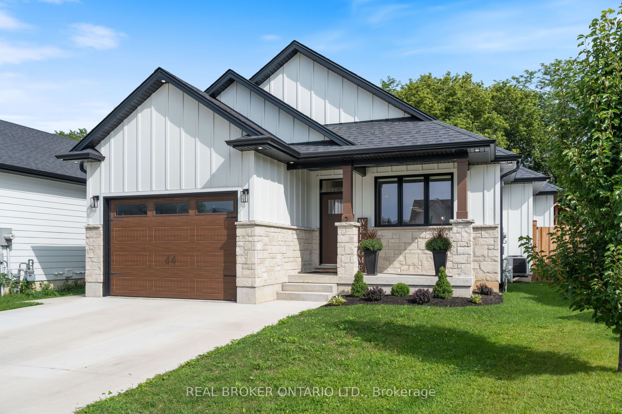 9 Macneil Court Property Photo 2