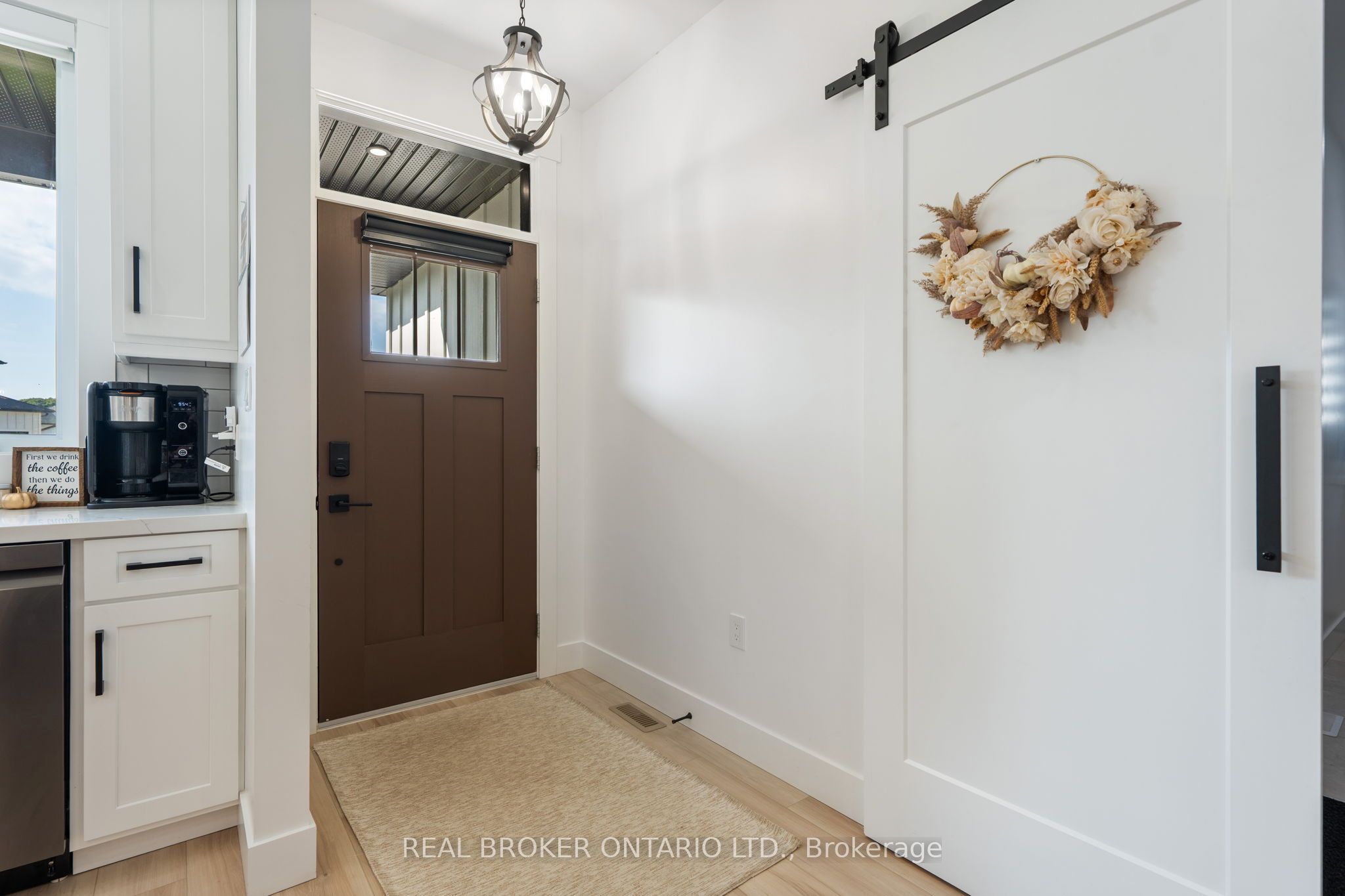 9 Macneil Court Property Photo 4