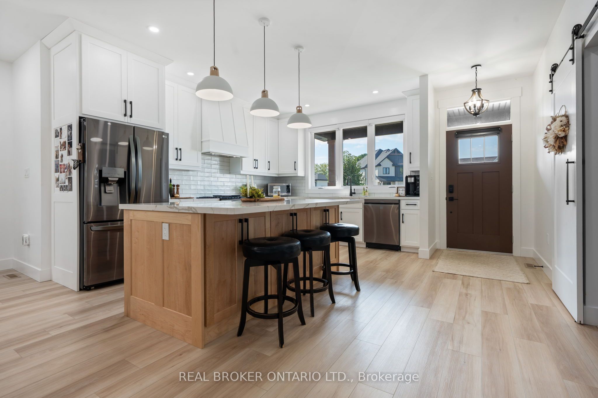 9 Macneil Court Property Photo 5