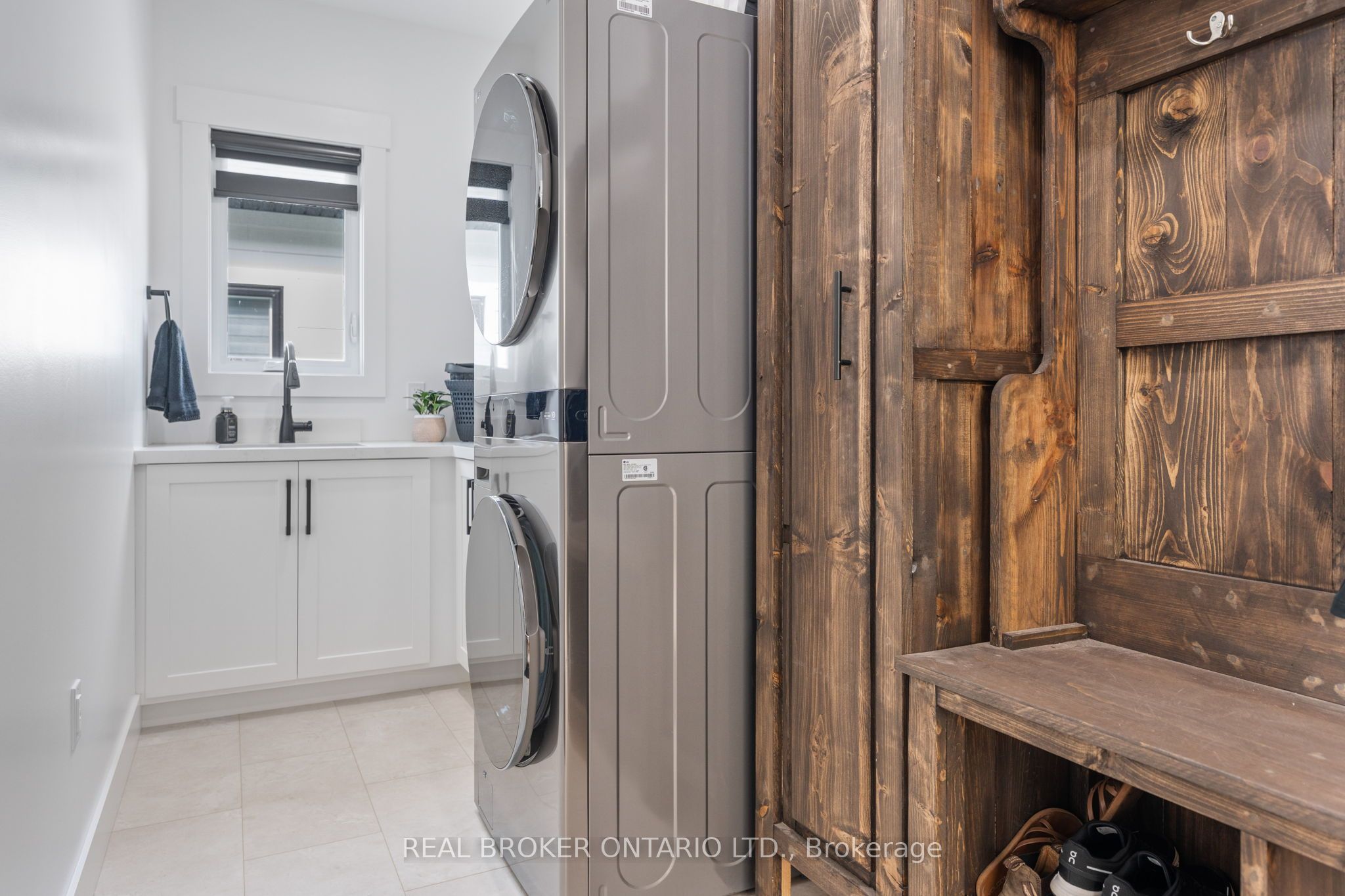 9 Macneil Court Property Photo 21