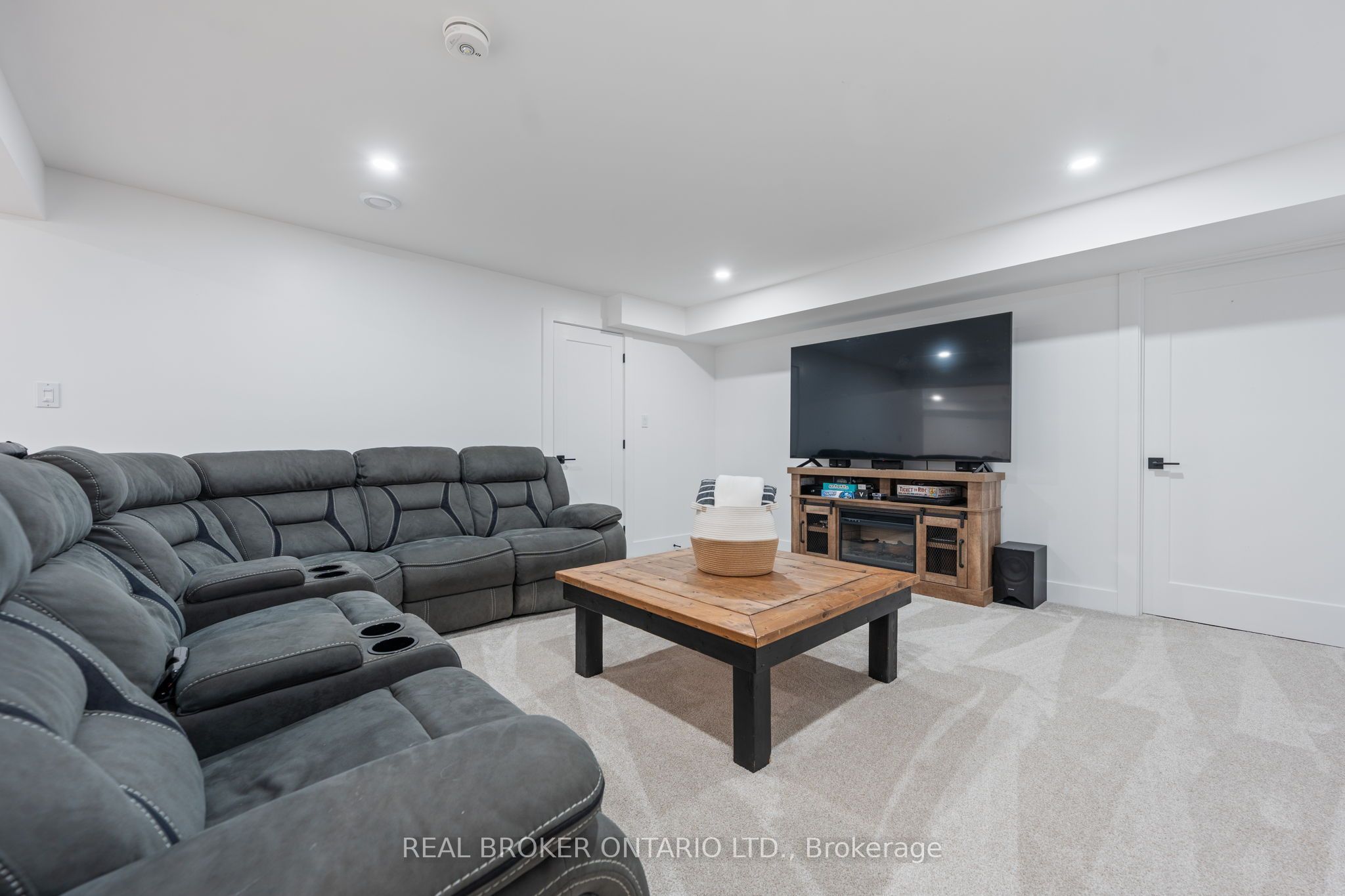 9 Macneil Court Property Photo 22