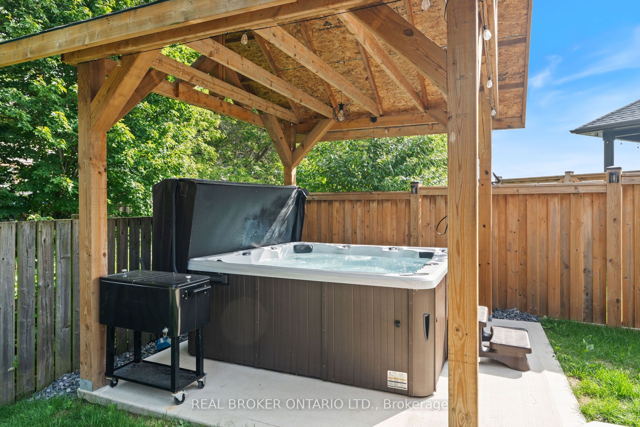 9 Macneil Court Property Photo 34