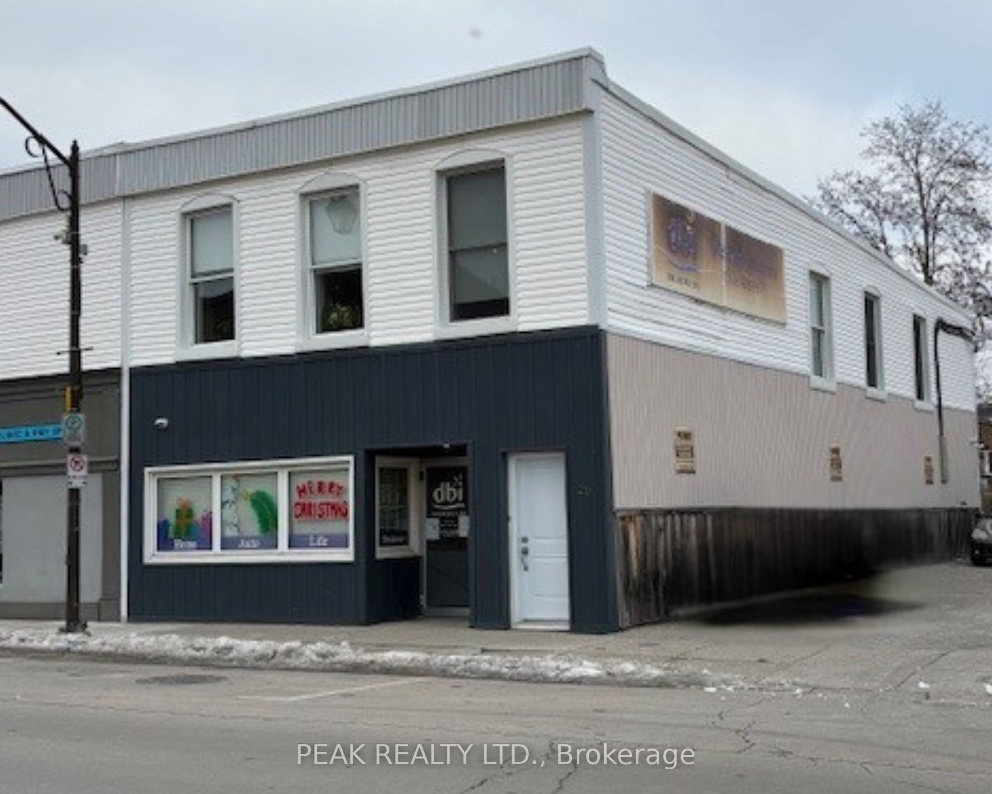 27 Colborne Street S Property Photo 1