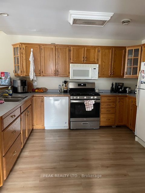 27 Colborne Street S Property Photo 12