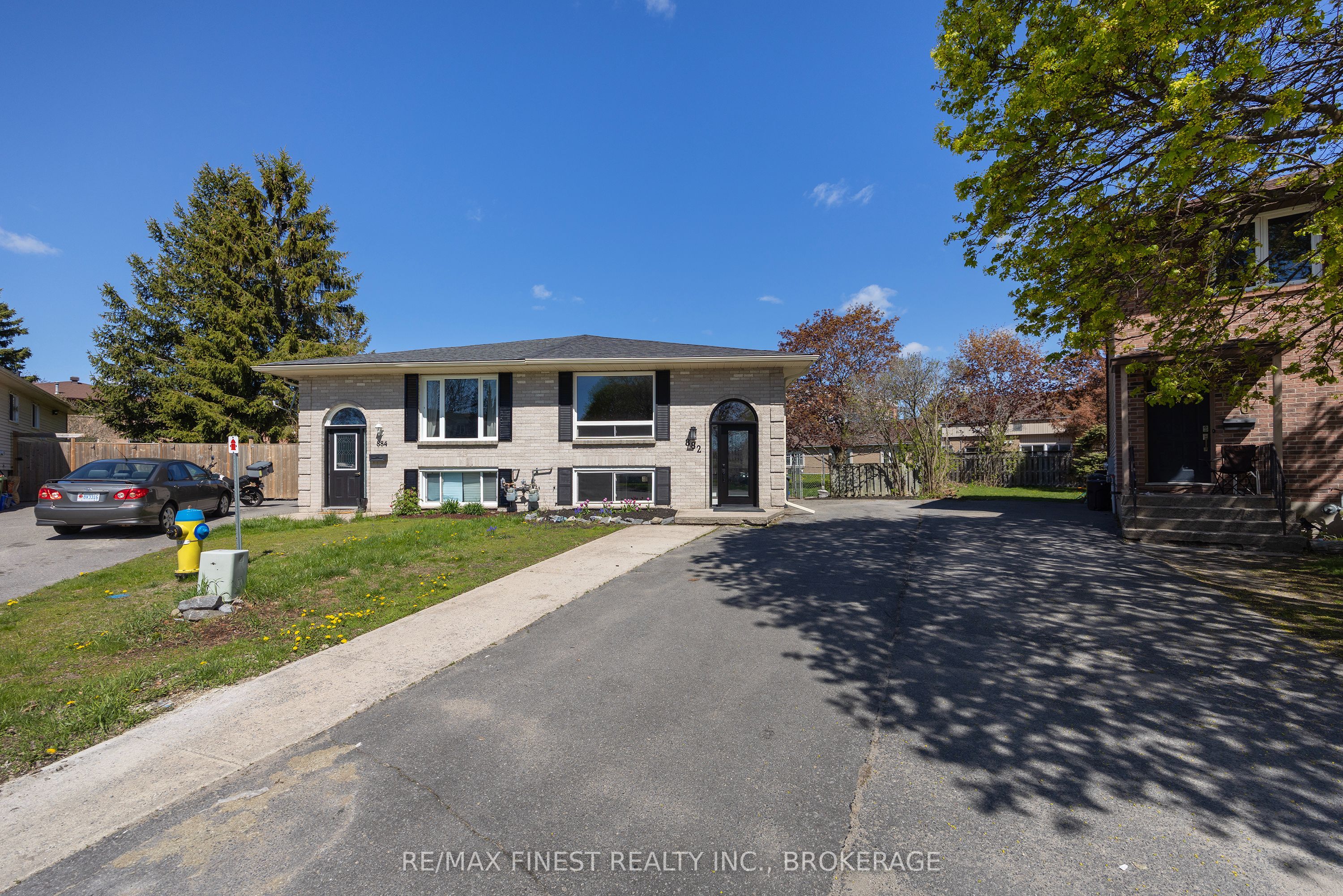 882 Beaconhill Court Property Photo 3
