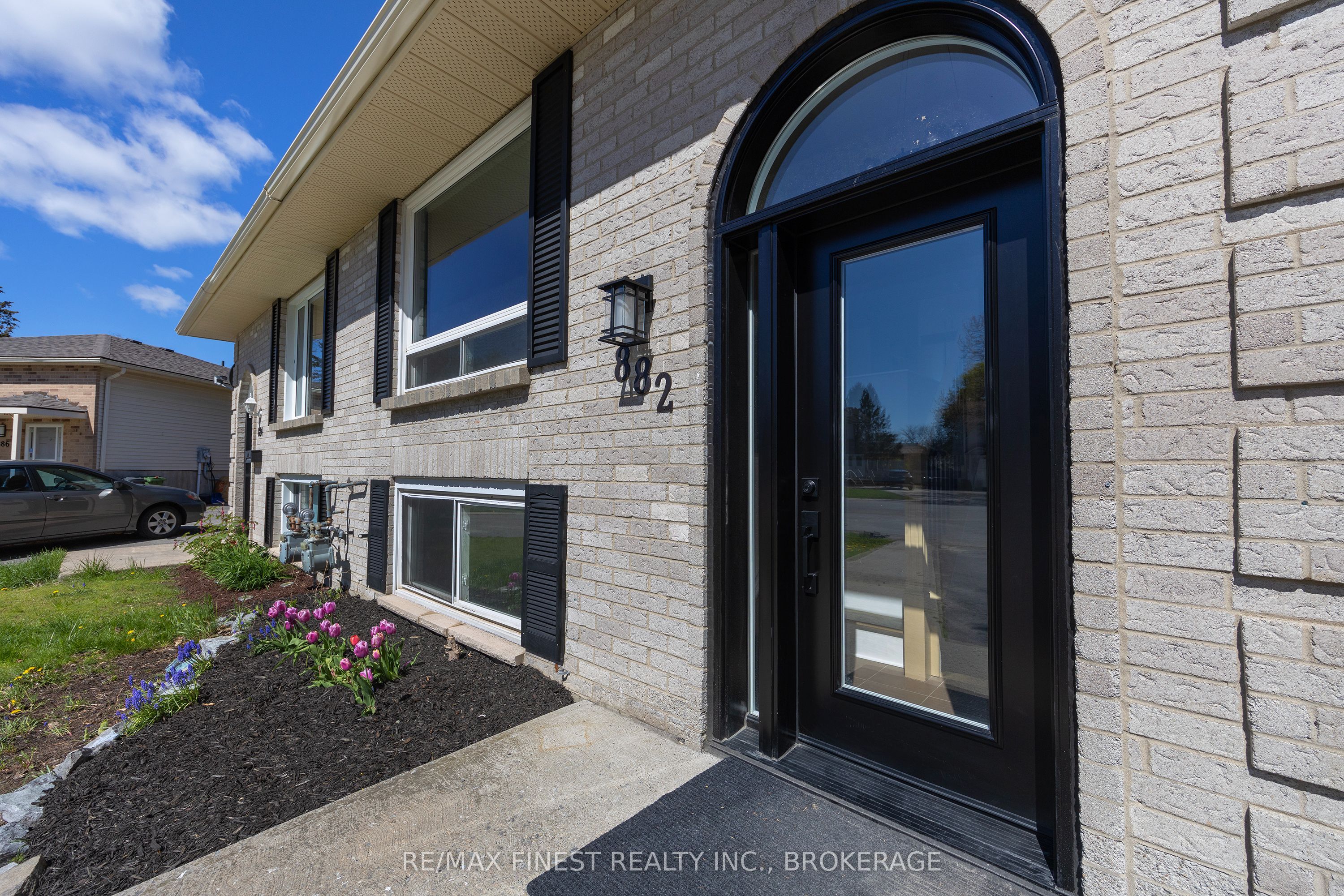 882 Beaconhill Court Property Photo 5