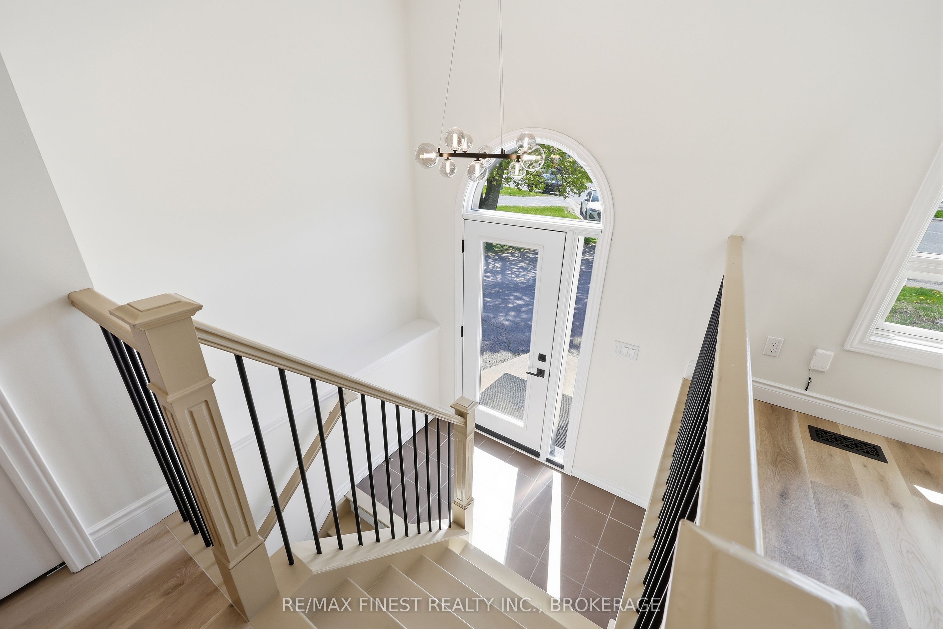 882 Beaconhill Court Property Photo 6