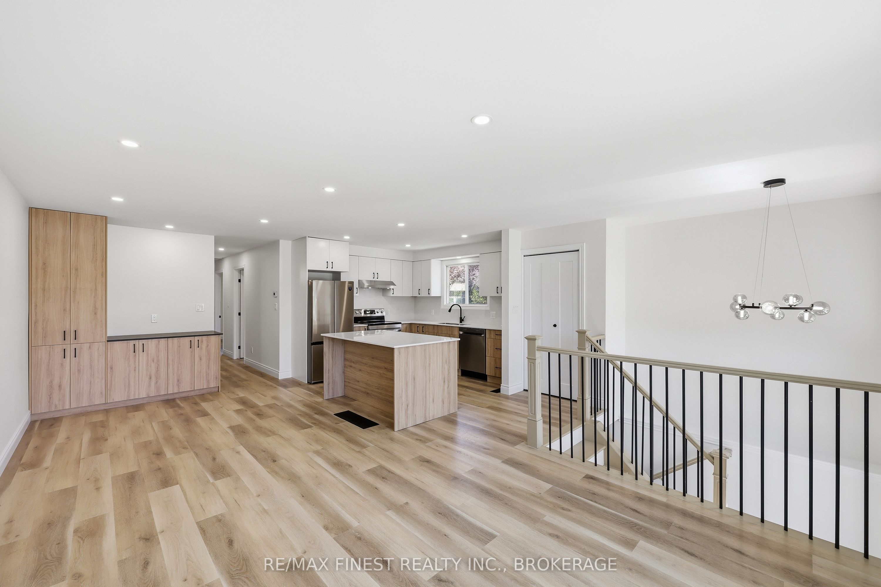 882 Beaconhill Court Property Photo 8