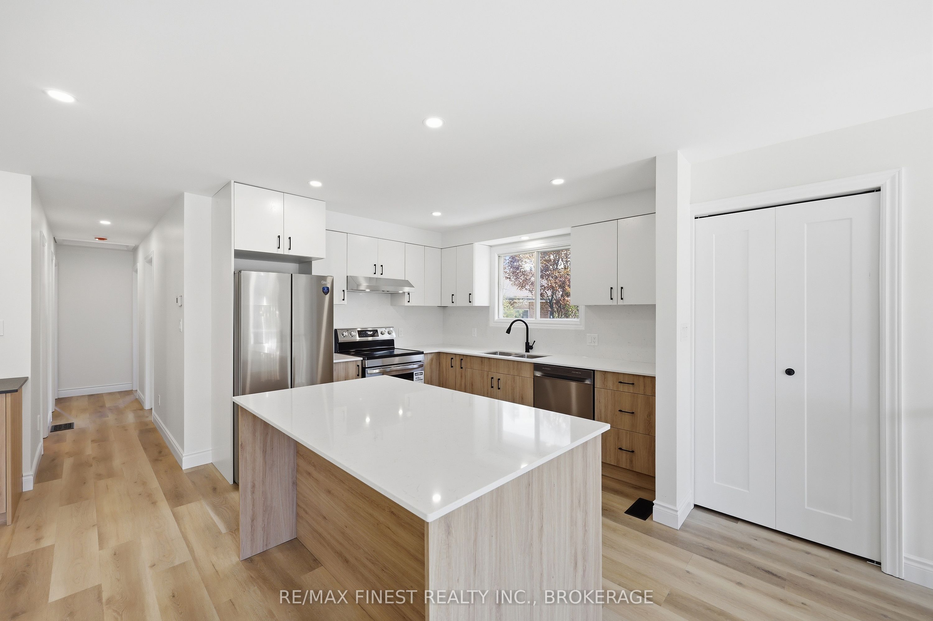 882 Beaconhill Court Property Photo 10