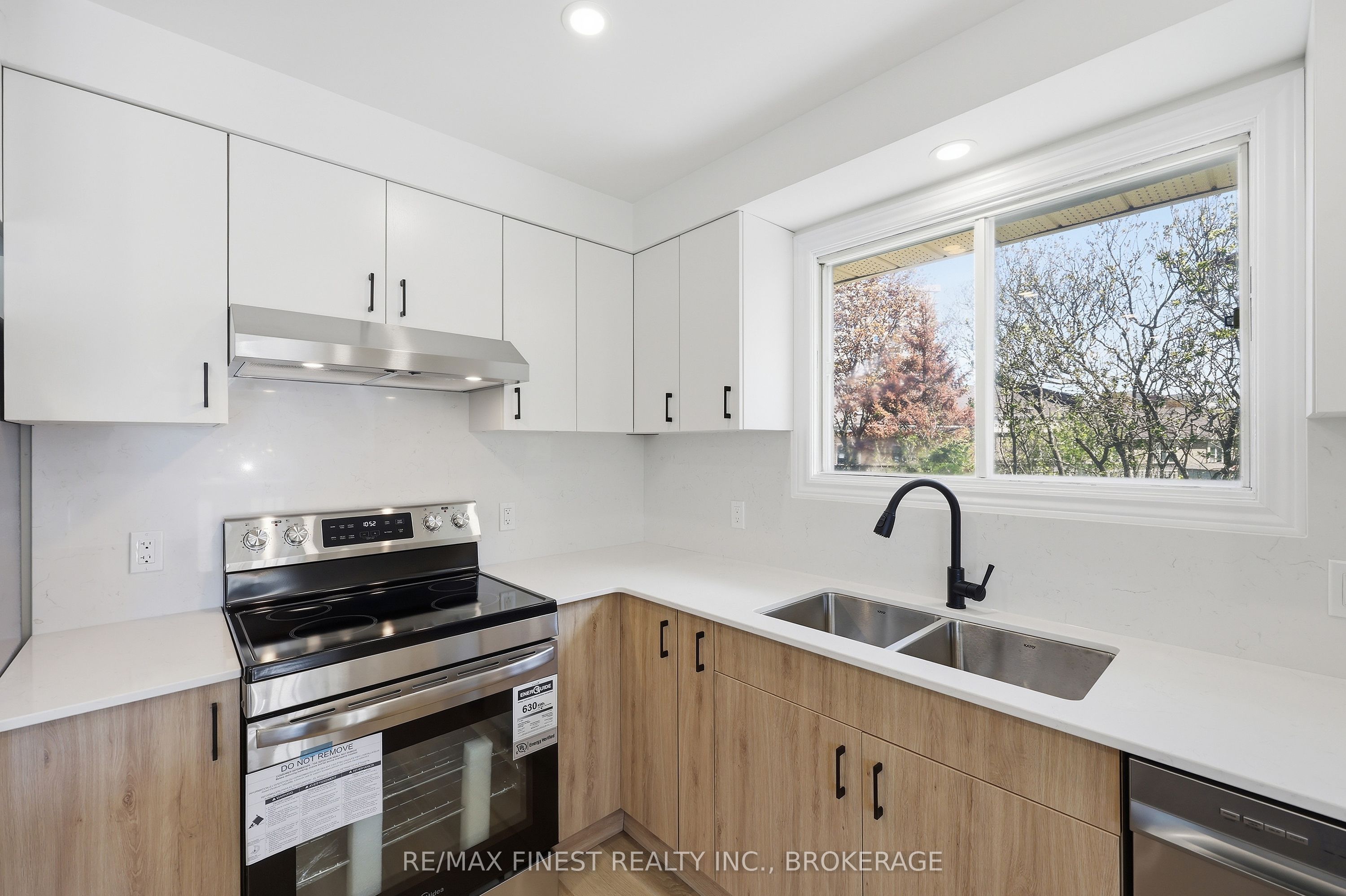 882 Beaconhill Court Property Photo 12