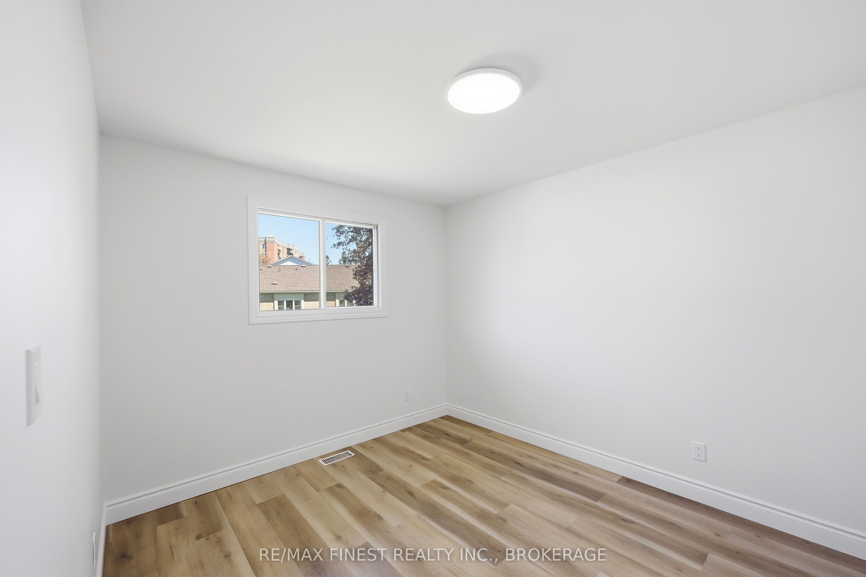 882 Beaconhill Court Property Photo 25