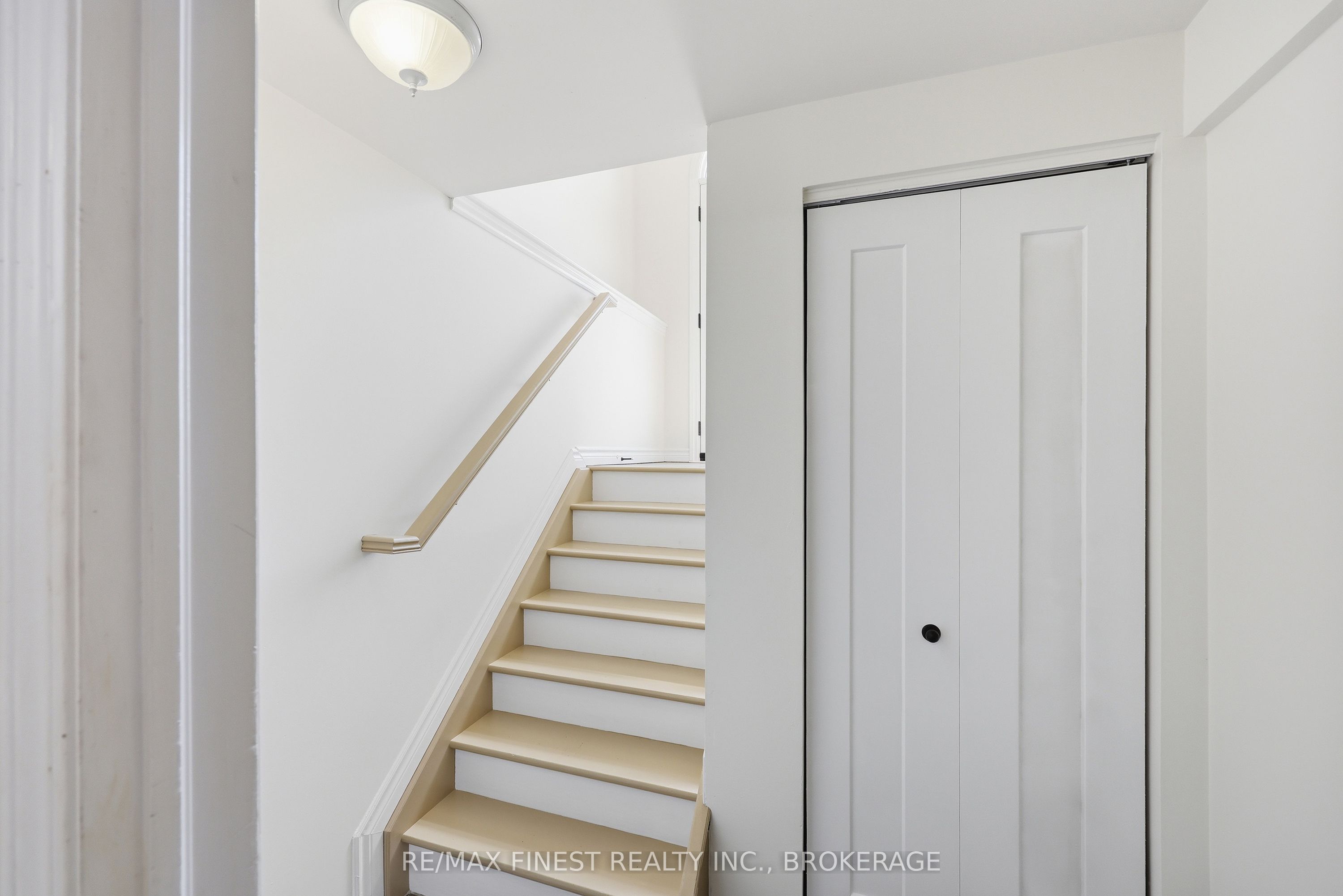 882 Beaconhill Court Property Photo 28