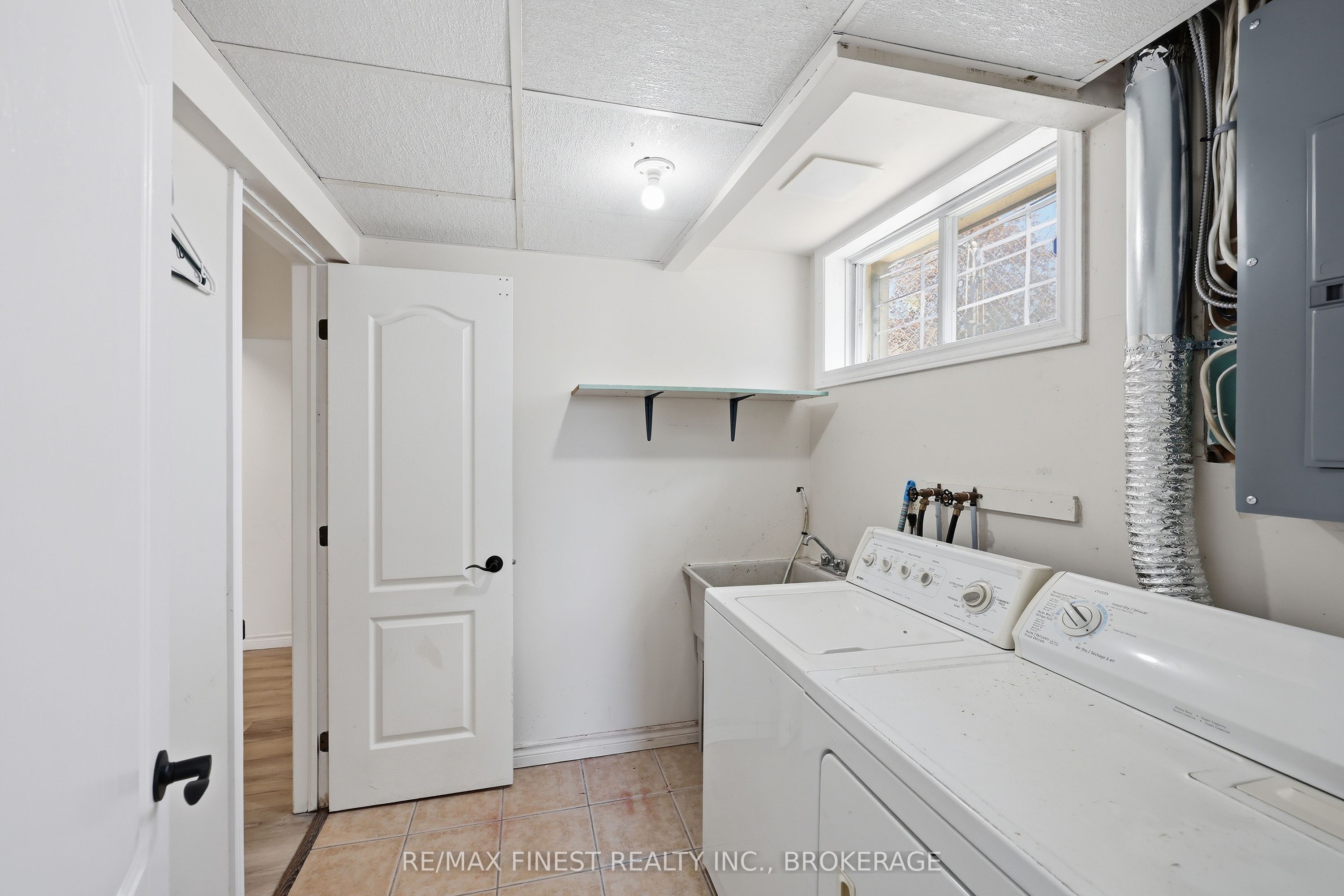 882 Beaconhill Court Property Photo 29
