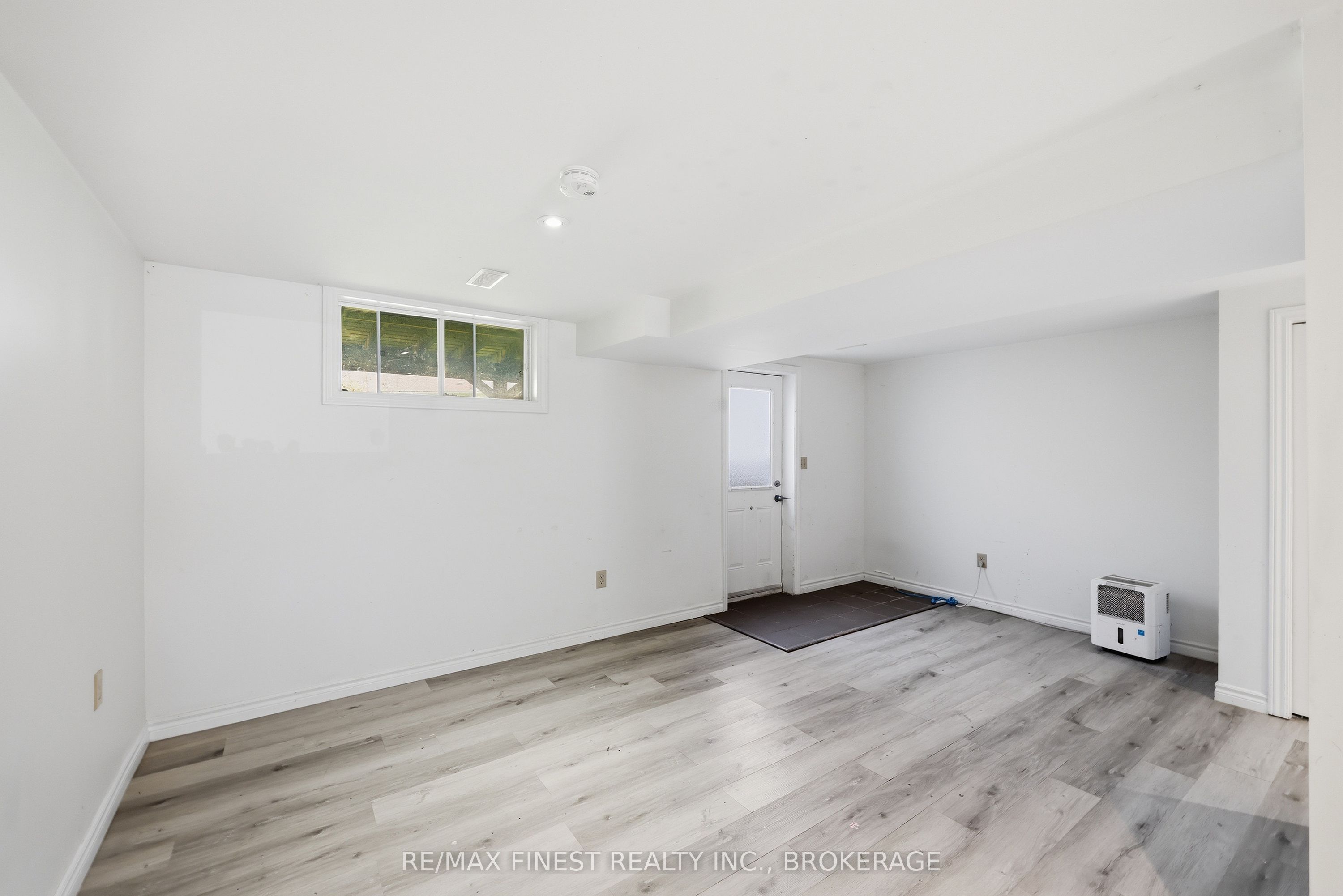 882 Beaconhill Court Property Photo 33