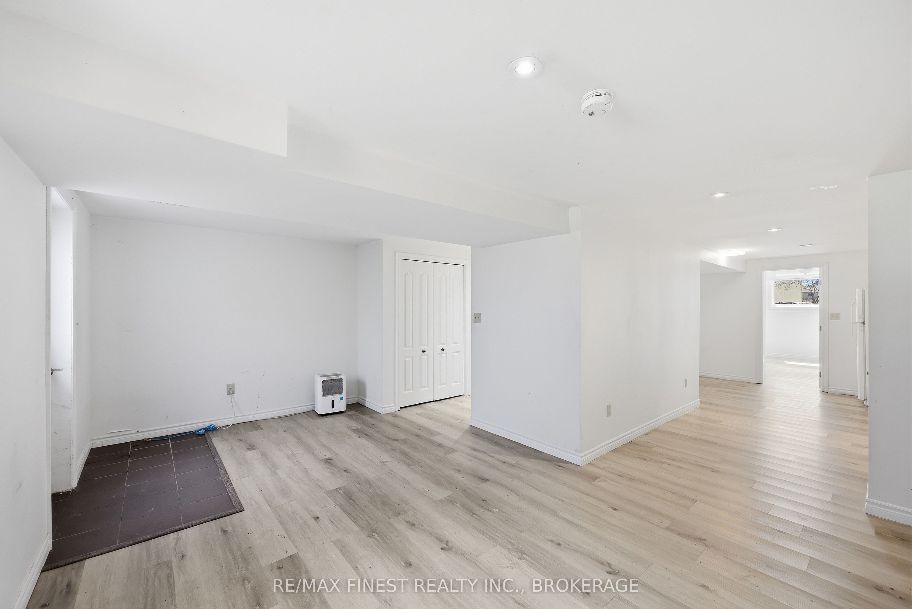 882 Beaconhill Court Property Photo 34