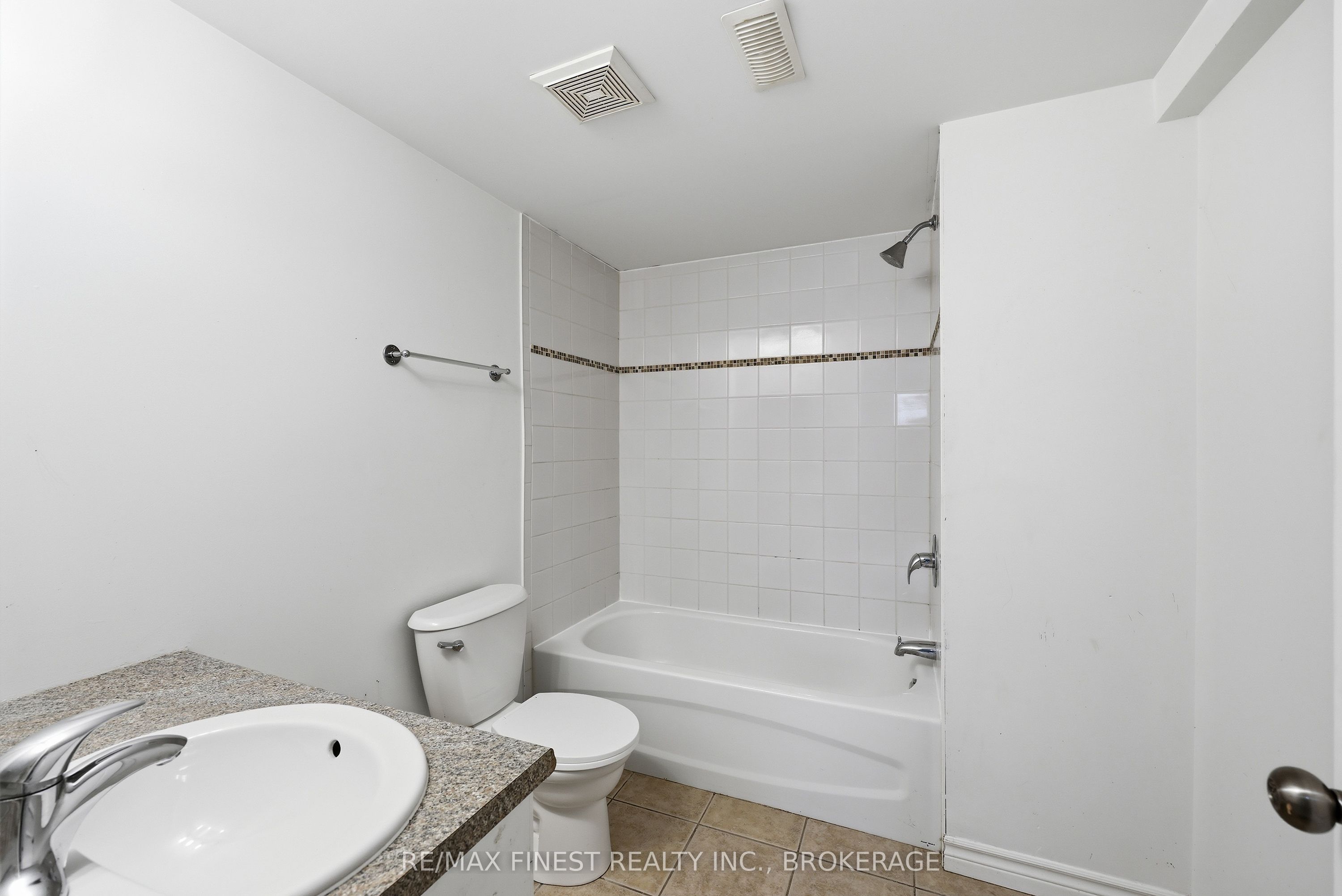 882 Beaconhill Court Property Photo 38