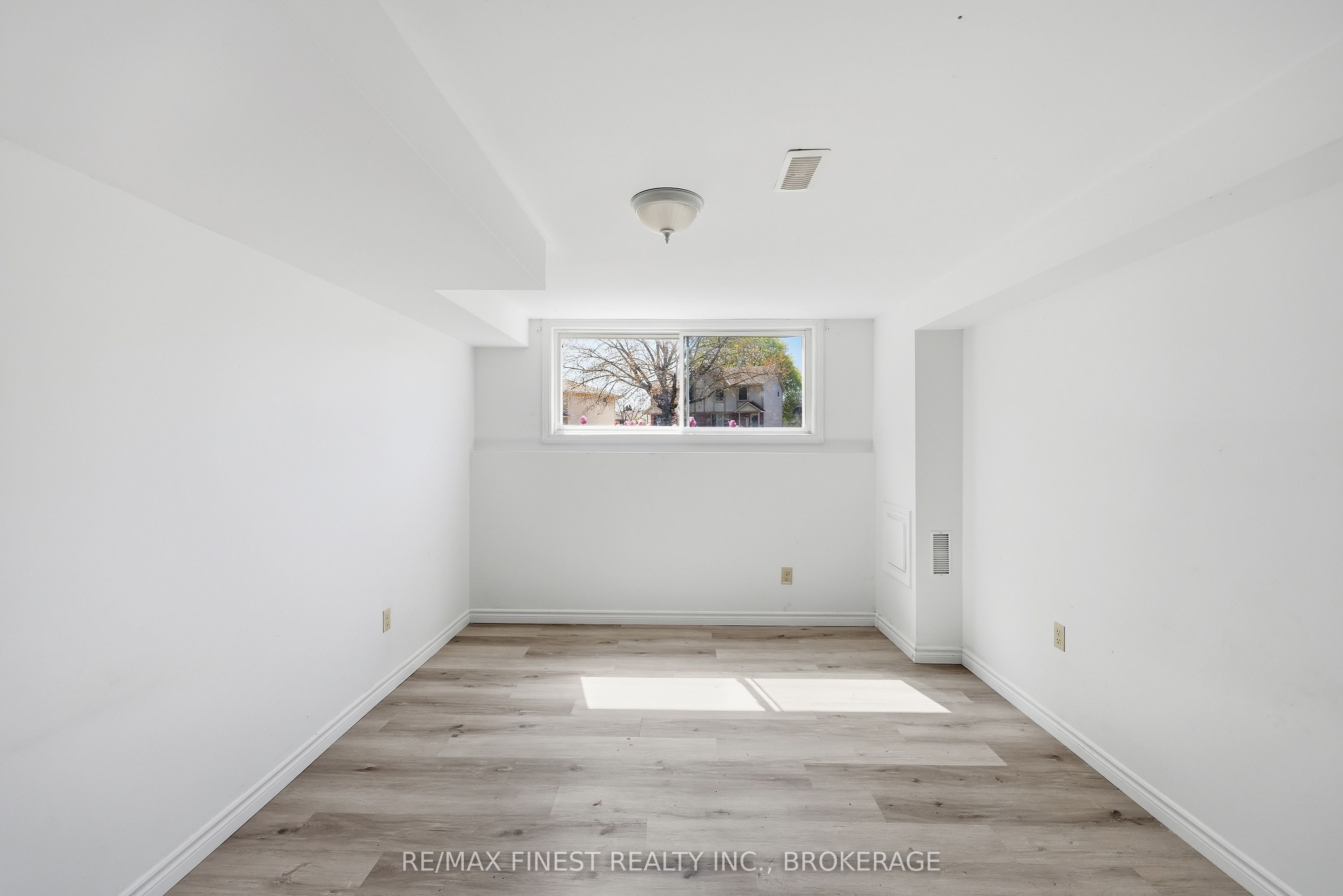 882 Beaconhill Court Property Photo 40
